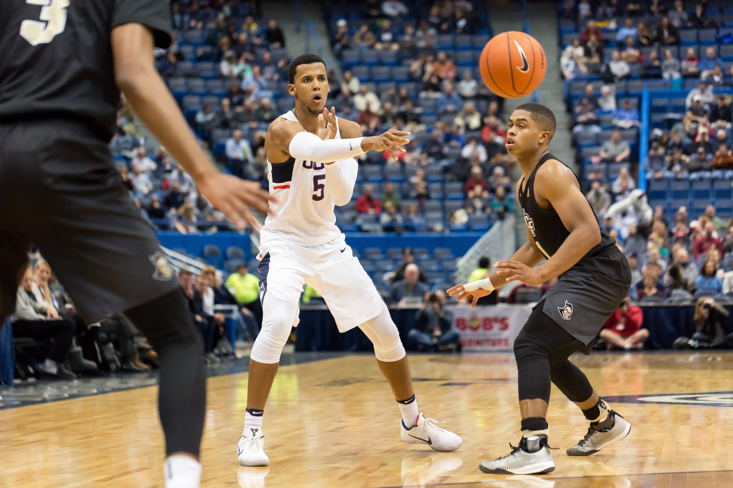 Freshman Vance Jackson makes a pass in UConn's 64-49 win over UCF at the XL Center on Jan. 8, 2017. (Tyler Benton/The Daily Campus)