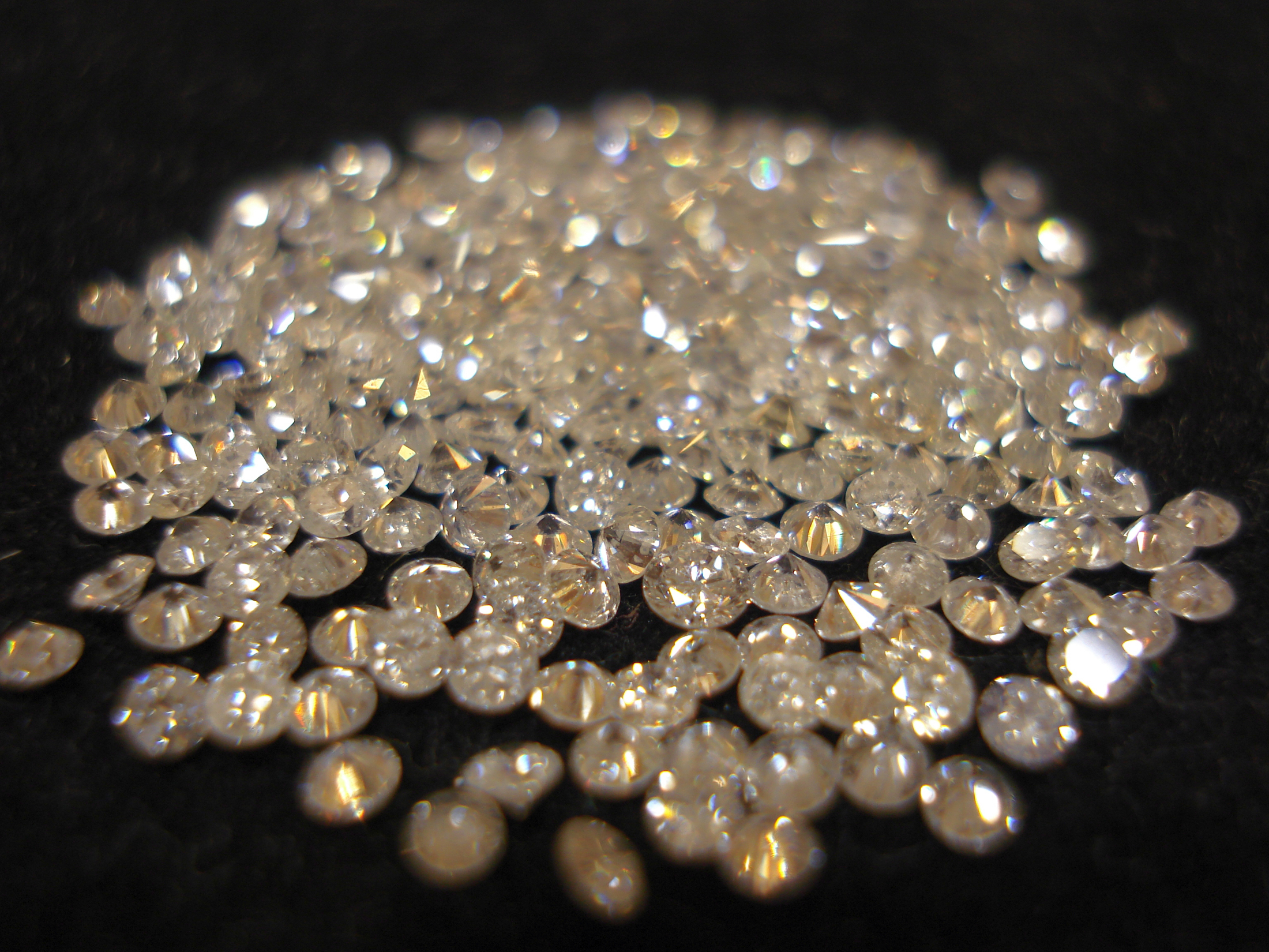 A collection of 0.02, 0.03 and 0.04 carat solitaire diamonds weighing in total 5.36 carats, costing just under $4,000. (Swamibu/Wikimedia Creative Commons)