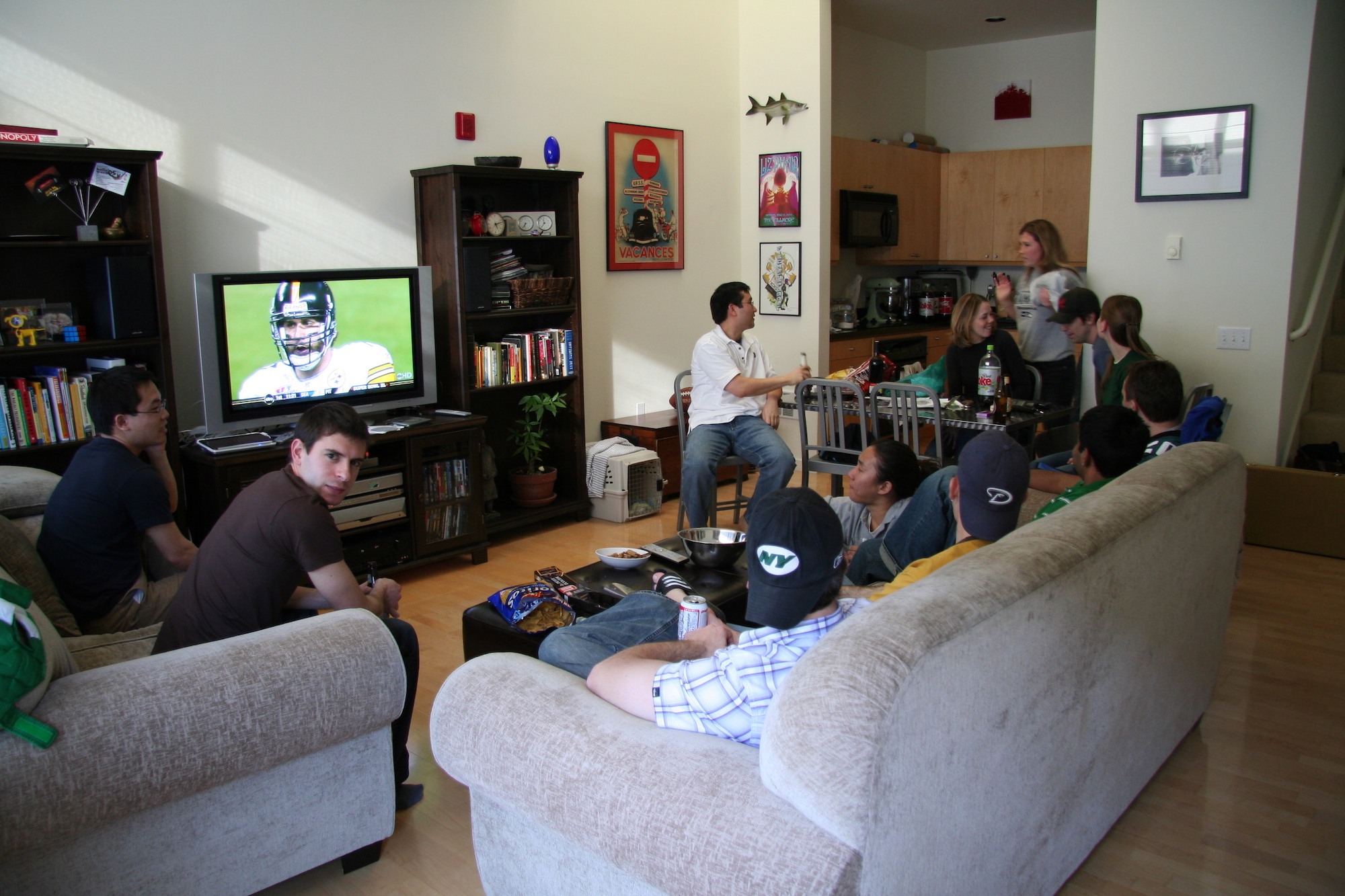A group of friends hang out and watch the Super Bowl together. It's not easy to be the responsible friend for such an event. (Dennis Yang/Creative Commons)