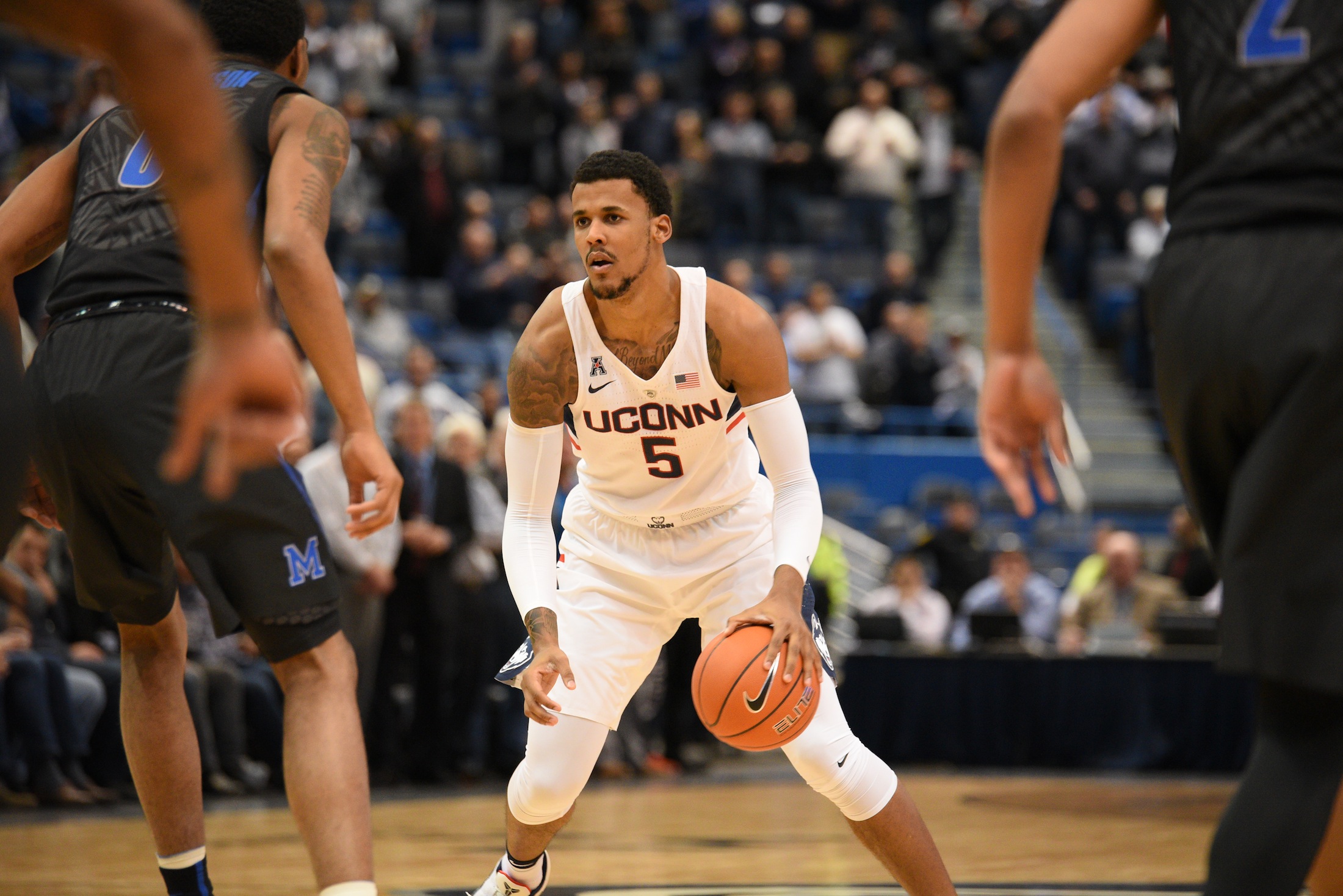 UConn freshman Vance Jackson looks to pass against Memphis on February 16th at the XL Center in Hartford. (Zhelun Lang/The Daily Campus)