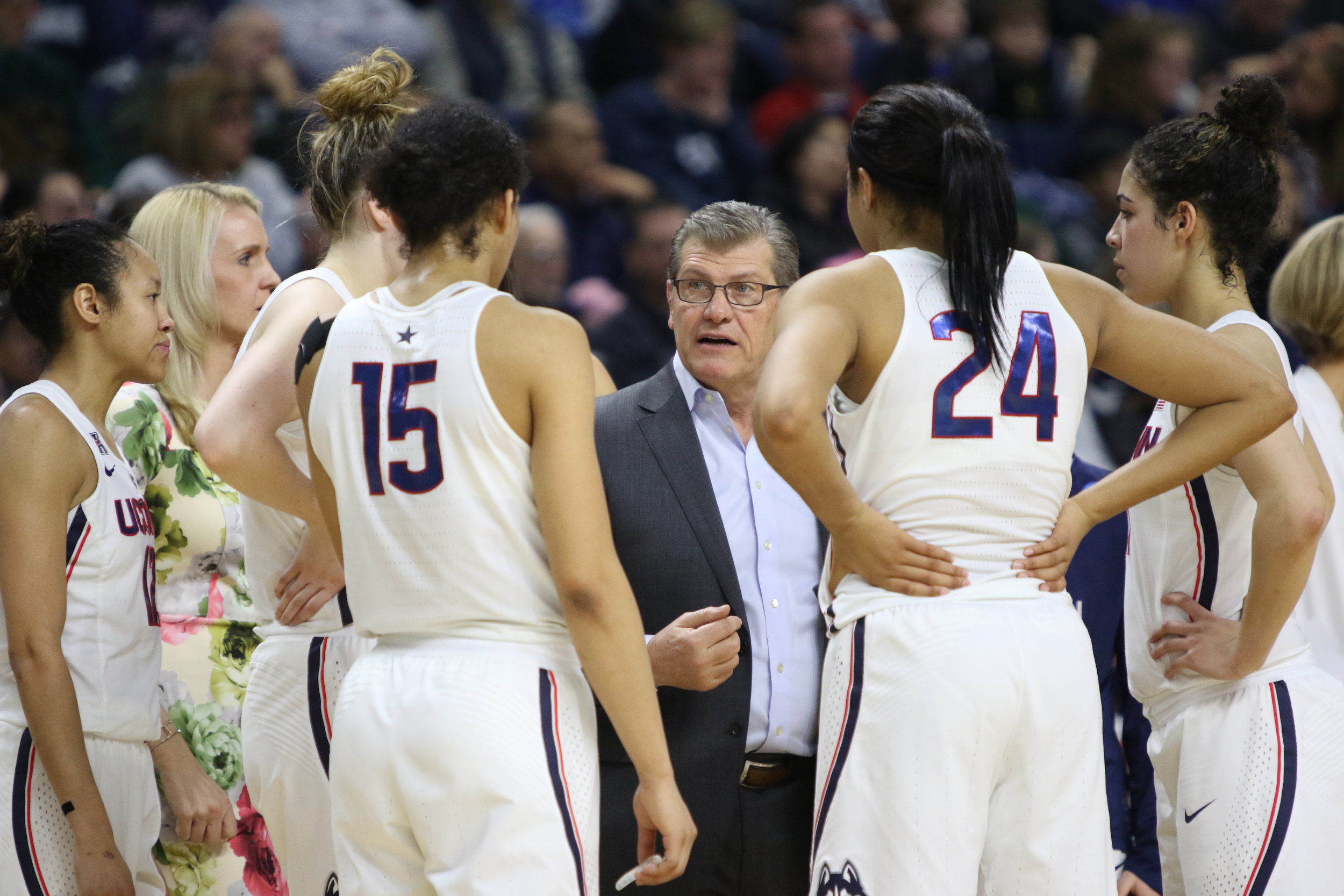 All four of UConn's All-American recipients (from left to right: Samuelson, Williams, Collier, and Nurse) surround Geno Auriemma during a timeout during the Huskies' Elite 8 win over UCLA. (Jackson Haigis/The Daily Campus)