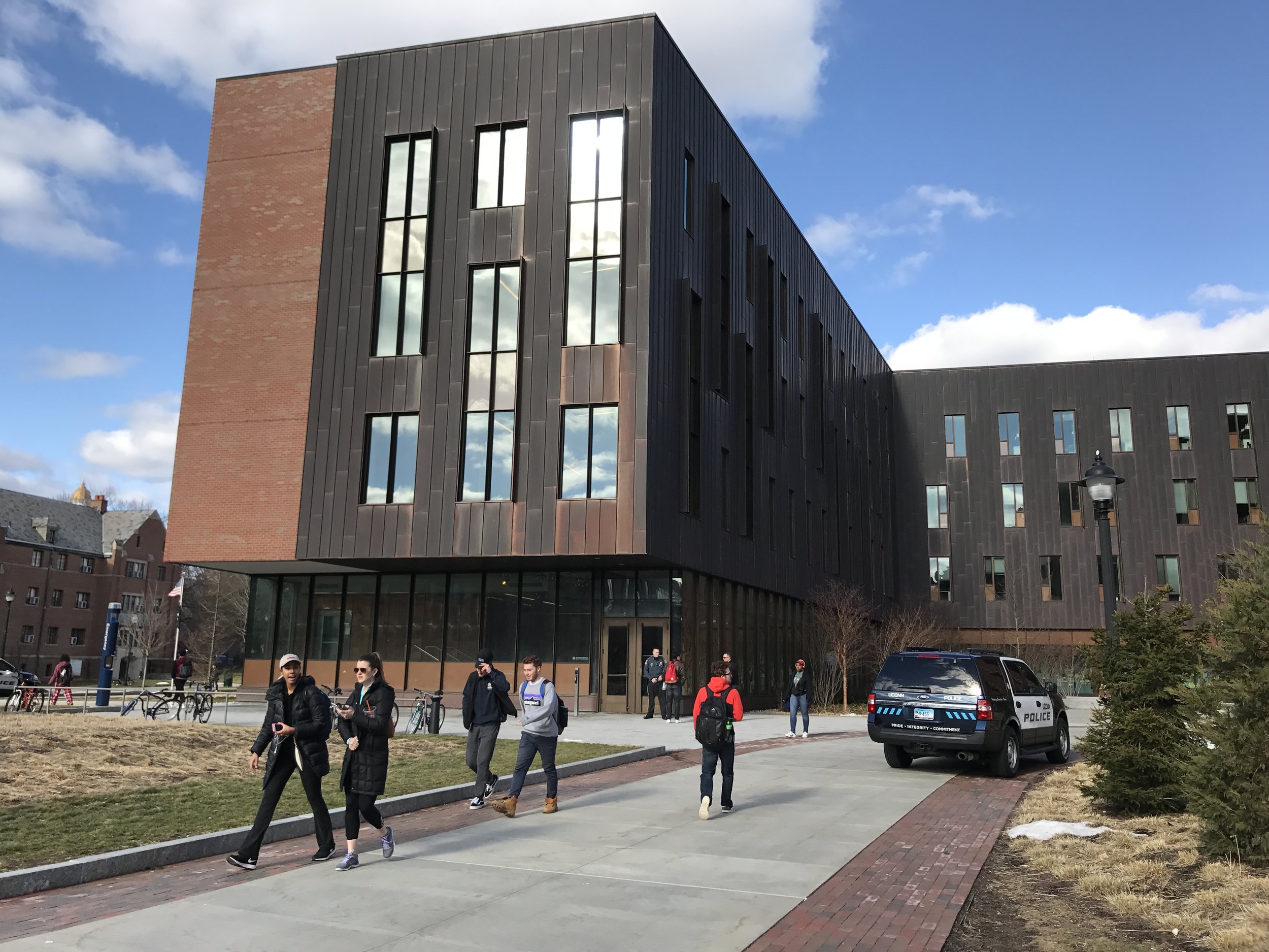 UConn police and fire crews shut down Oak Hall at approximately 4:15 p.m. on March 29, 2017. (Owen Bonaventura/The Daily Campus)
