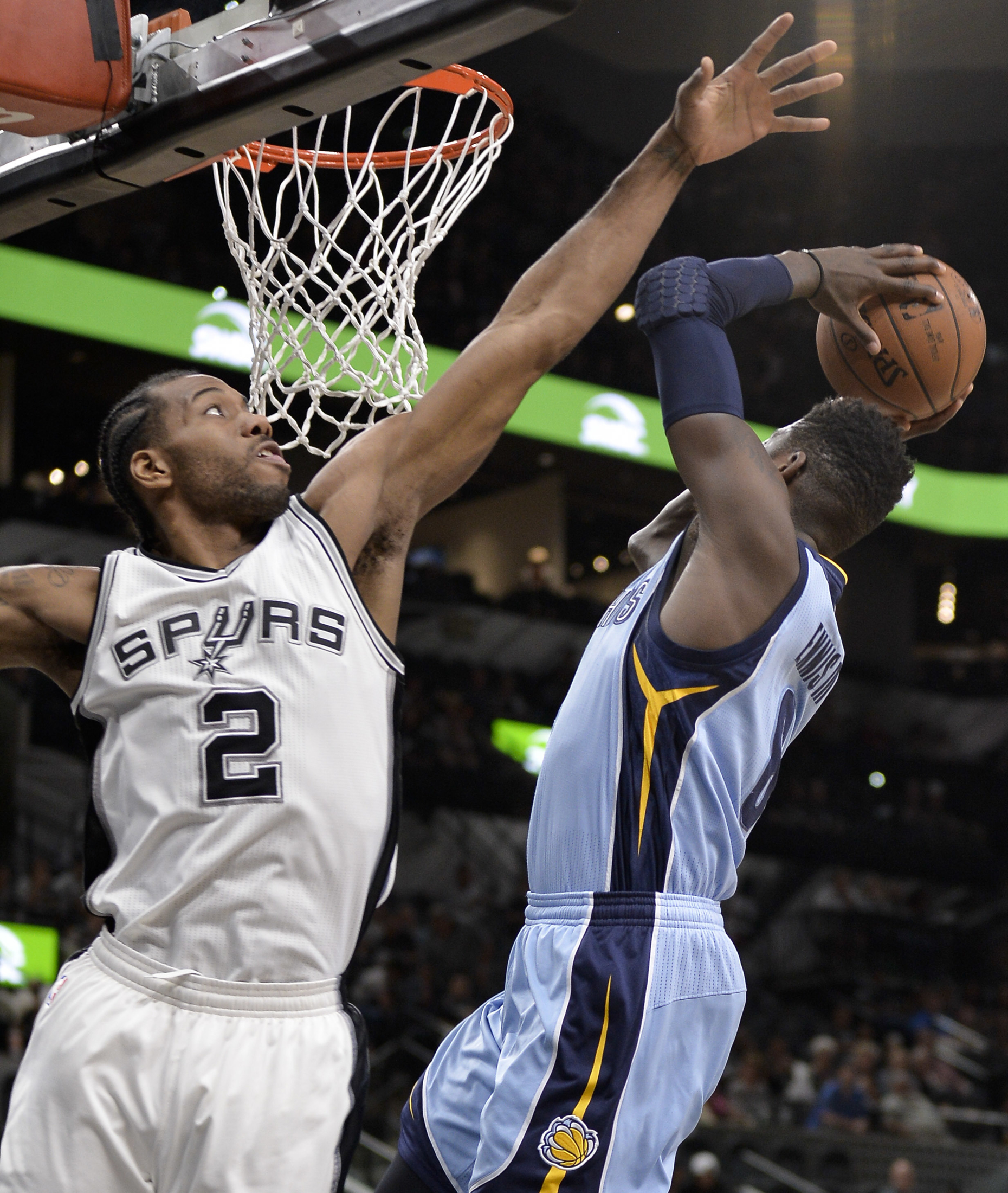 Memphis Grizzlies forward James Ennis III, right, attempts to shoot against San Antonio Spurs forward Kawhi Leonard during the first half of an NBA basketball game, Tuesday, April 4, 2017, in San Antonio. (Darren Abate/AP)