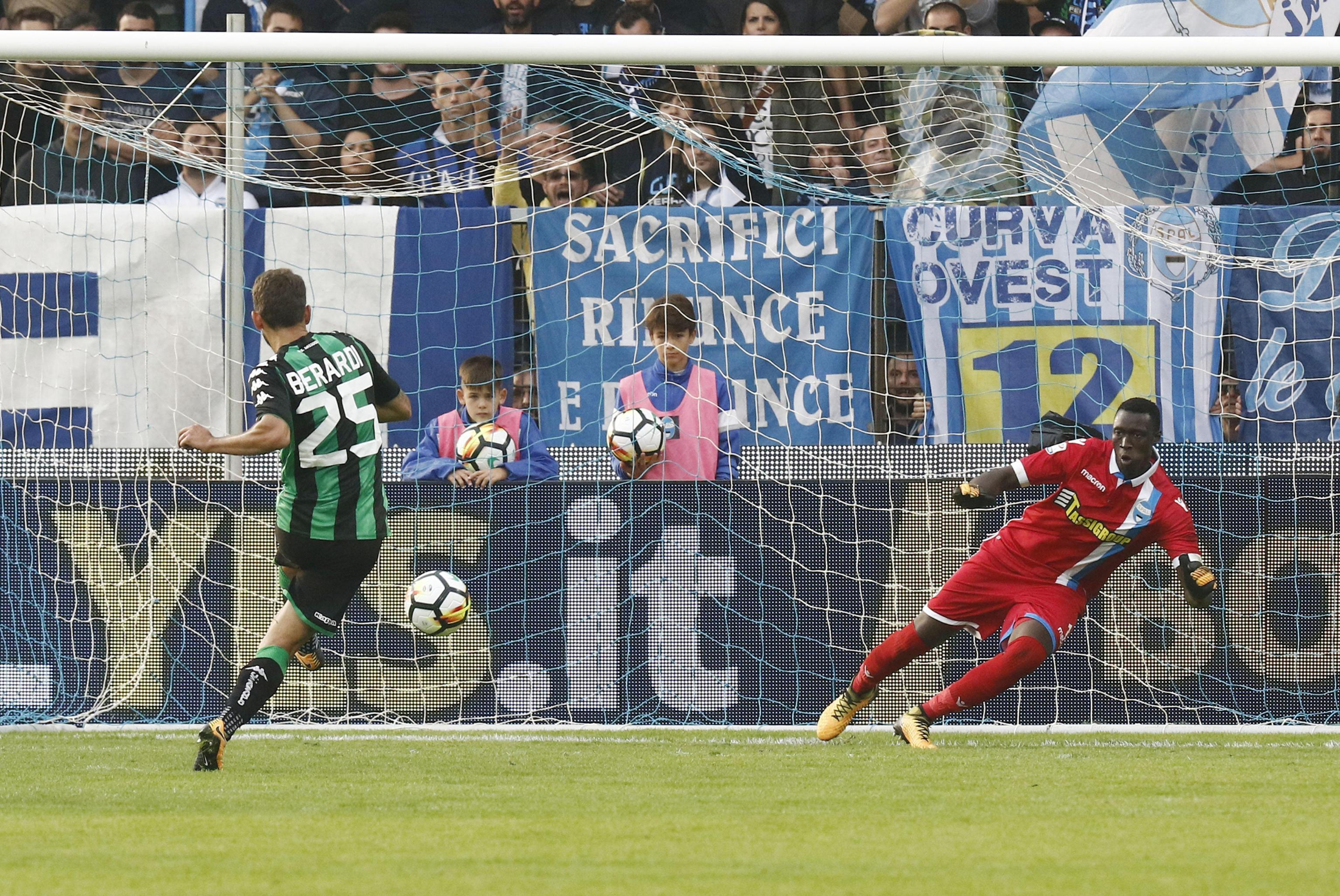 Sassuolo's Domenico Berardi kicks a penalty during a Serie A soccer match between Spal and Sassuolo at the Paolo Mazza Stadium in Ferrara, Italy, Sunday, Oct. 22, 2017. (Elisabetta Baracchi/ANSA via AP)