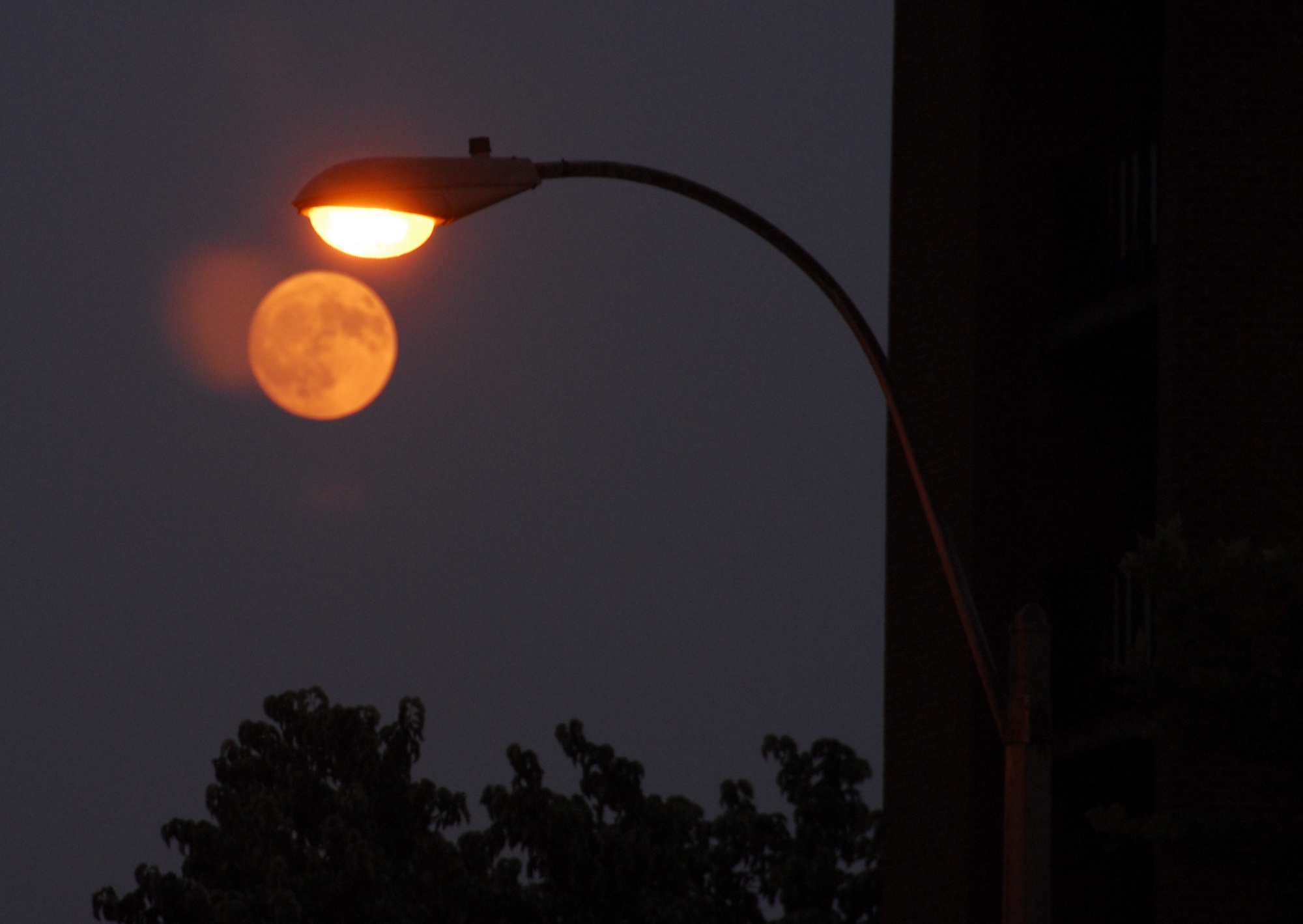 The streets of Mansfield, Connecticut lack street lights that make it dangerous to students, residents and anyone who uses the roadways around the University of Connecticut at night. (Eric Kilby/Creative Commons)