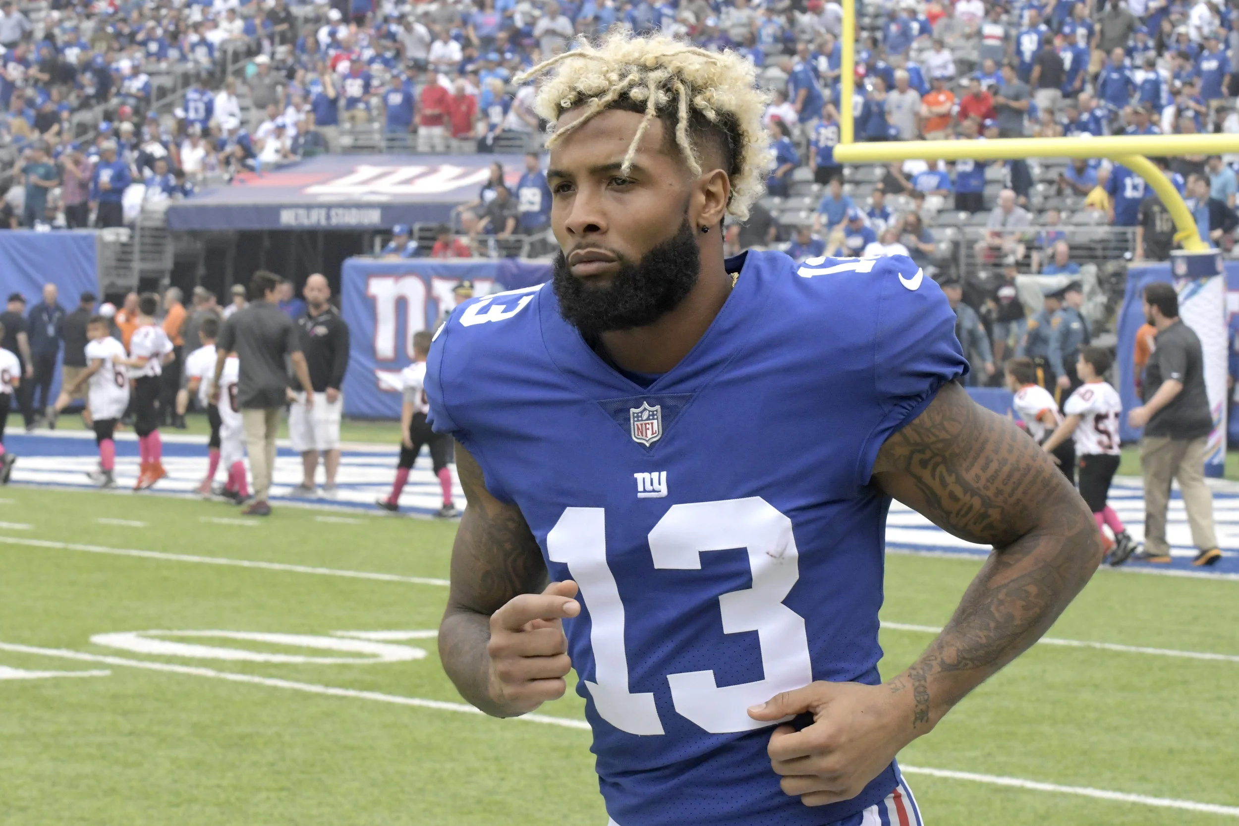 FILE - In this Oct. 8, 2017, file photo, New York Giants wide receiver Odell Beckham warms up prior to an NFL football game against the Los Angeles Chargers, in East Rutherford, N.J. Giants coach Pat Shurmur says he expects Odell Beckham Jr. to attend offseason workouts when they start in April. Trade rumors are surrounding the controversial star receiver and there has been strong speculation Beckham will hold out during training camp because he doesn't want to play the fifth and final year of his rookie deal without a new contract. "All reports are he will be ready to go as we get going," Shurmur said Tuesday morning, March 27, 2018, at the NFL meetings. (AP Photo/Bill Kostroun, File)