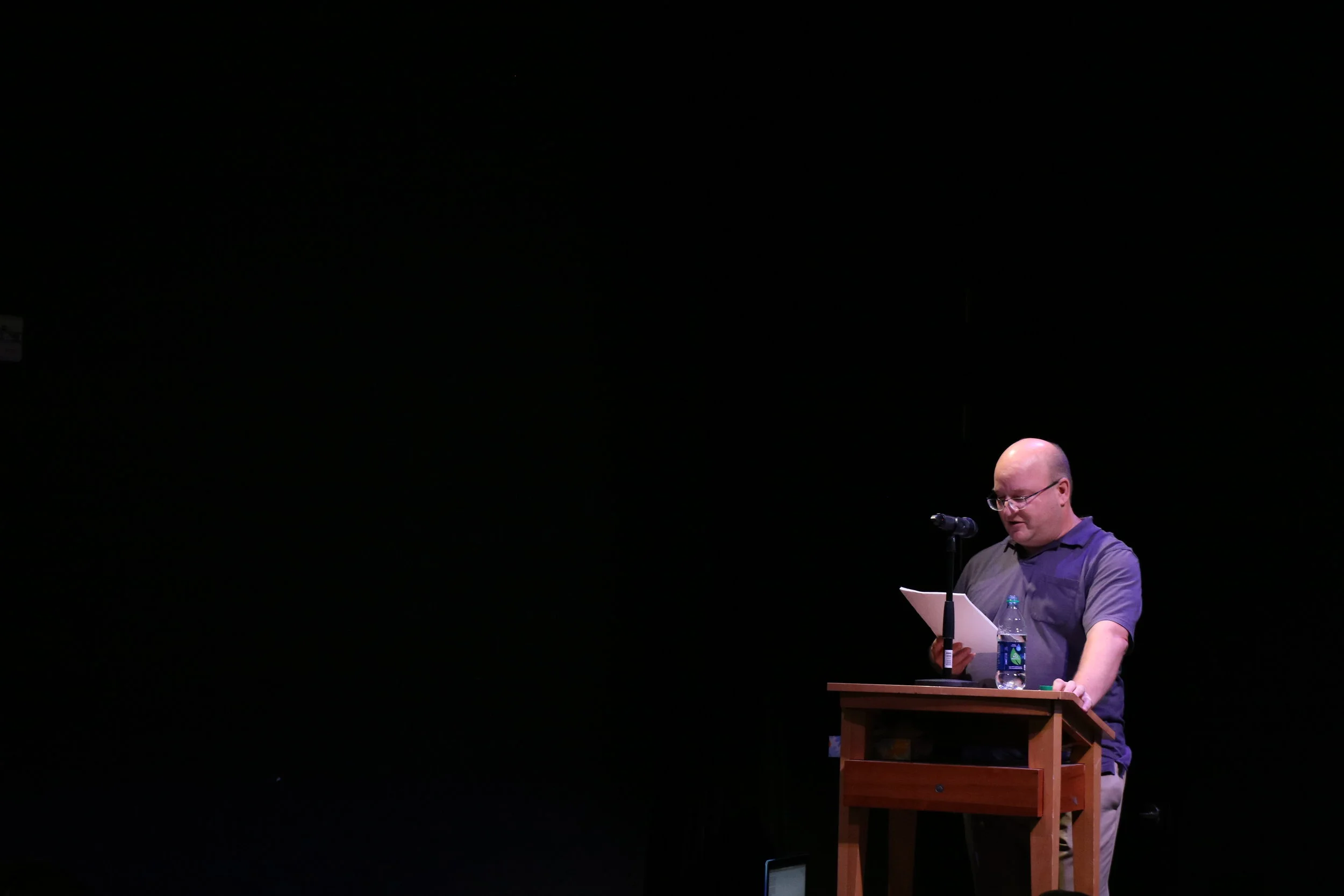 (Leigh Grossman reads his book at Barnes & Noble Nov.14. Leigh Grossman is a writer , college lecturer, editor, and publishing consultant, also teaches in the english Department at the university of Connecticut. (Congyang An/The Daily Campus)