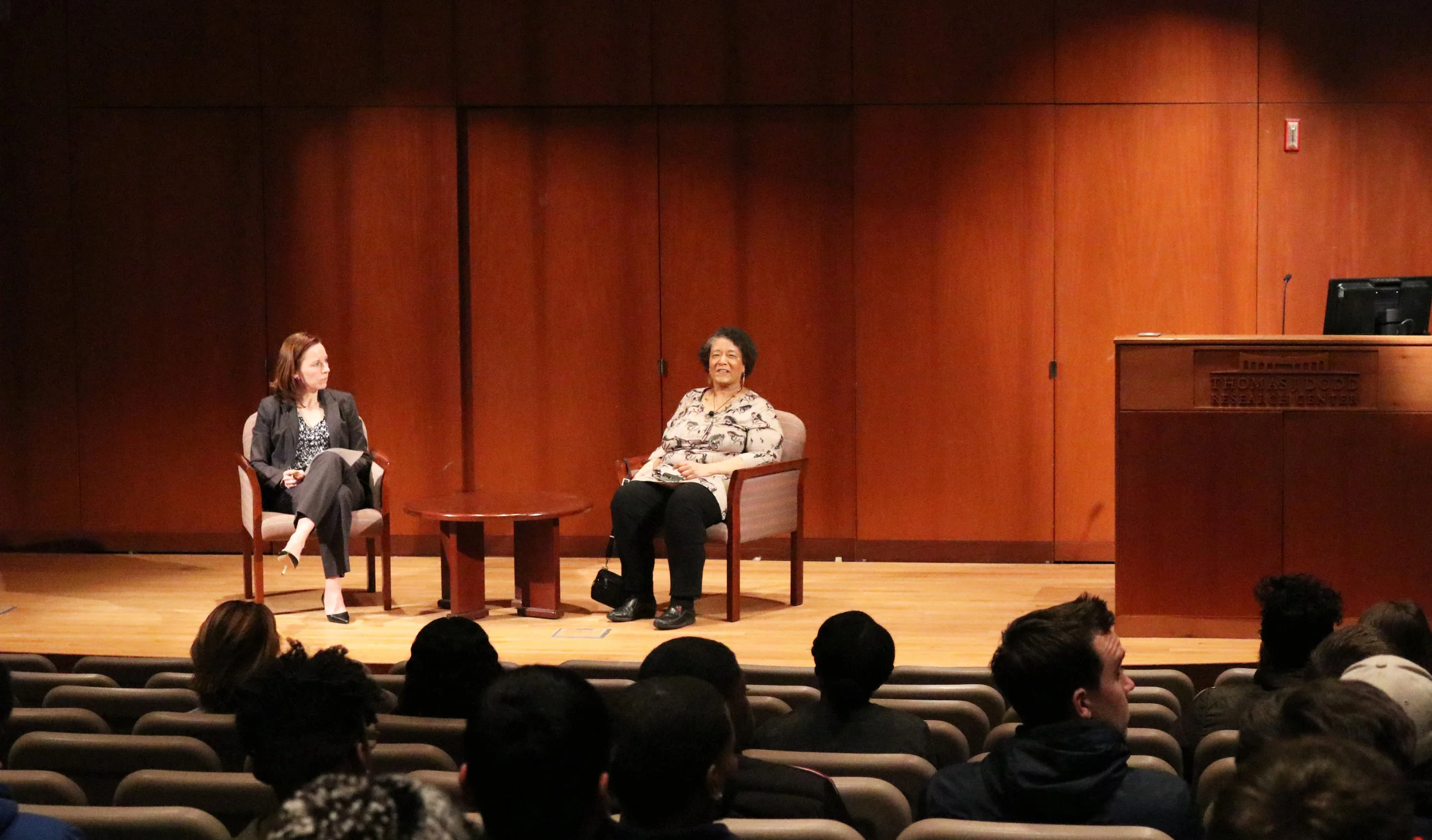 In a "Beyond the Field" series lecture, Claire Smith talks about her experiences as the first female Major League Baseball beat writer. (Maggie Chafouleas/The Daily Campus)