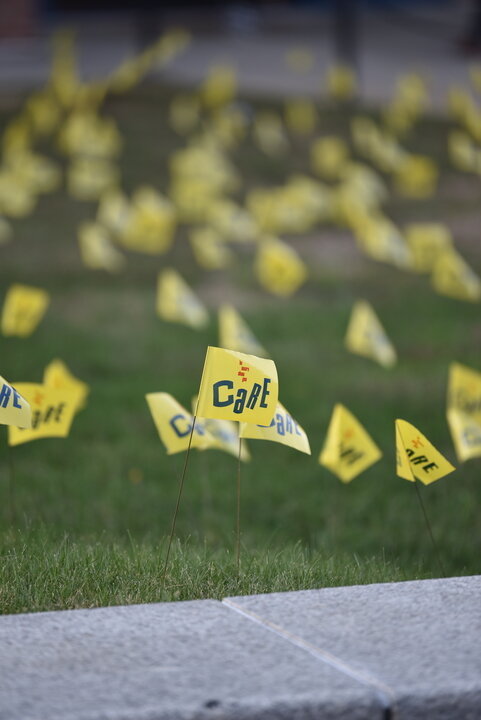 UConn lays down 1100 flags in memory of the deaths of college students on the lawn by the Student Union. Photo by Eric Wang / The Daily Campus