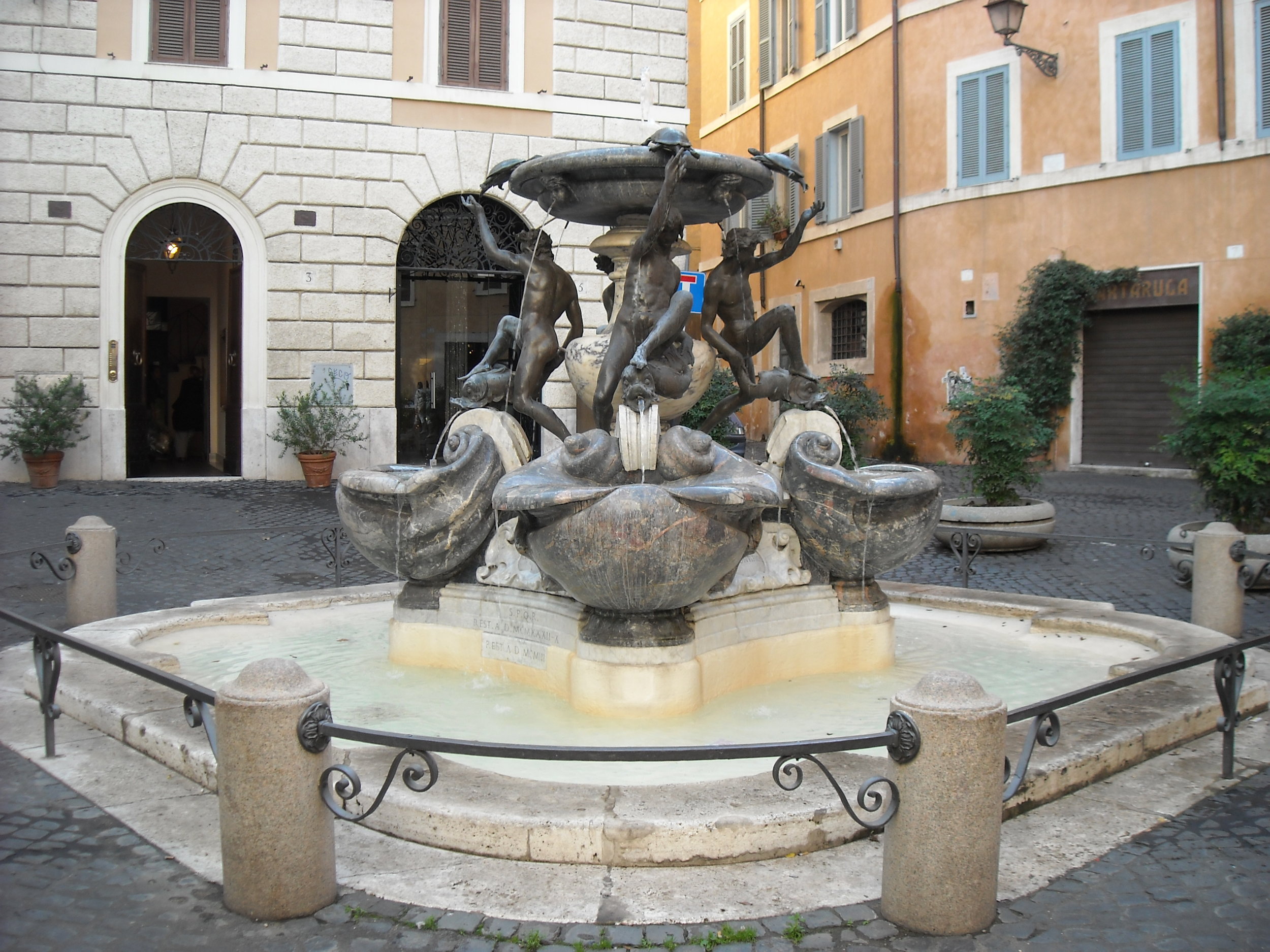 Fontana_di_piazza_Mattei.JPG