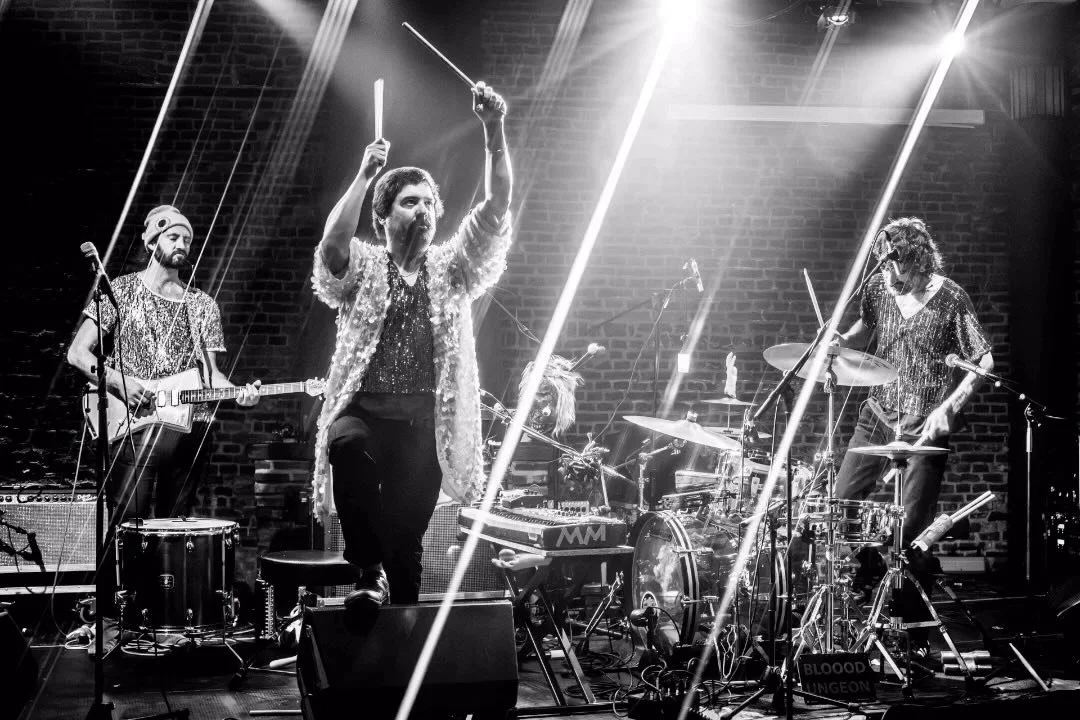Un aperçu du terrible concert d’hier de @manmanbandband au @lerideaurouge.be
Du live qui envoie et qui revigore!
📸 @laraherbinia
#manman #rideaurouge #music #photo #laraherbinia #belgium