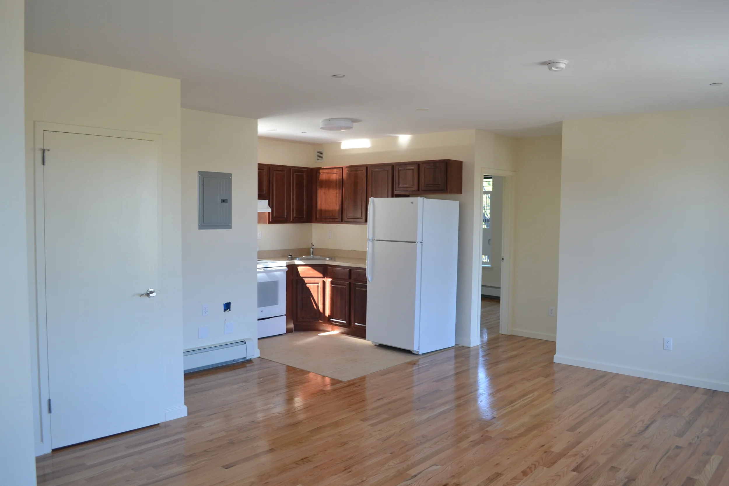 DSC_0572 zion court (1) kitchen.JPG