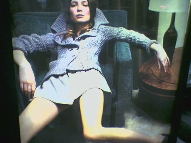 girlwaits.jpg
