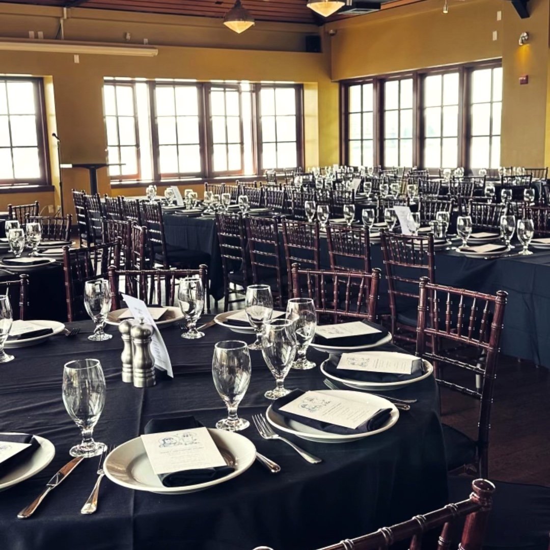 Corporate Parties
Meetings
Team-Building
Award Ceremonies
Trainings
Customer Appreciation Parties
Wellness Events

The Lake Chalet has various-sized rooms and areas for your ideal event. Inquire on our website under Private Dining.

#eastbaylove #bes