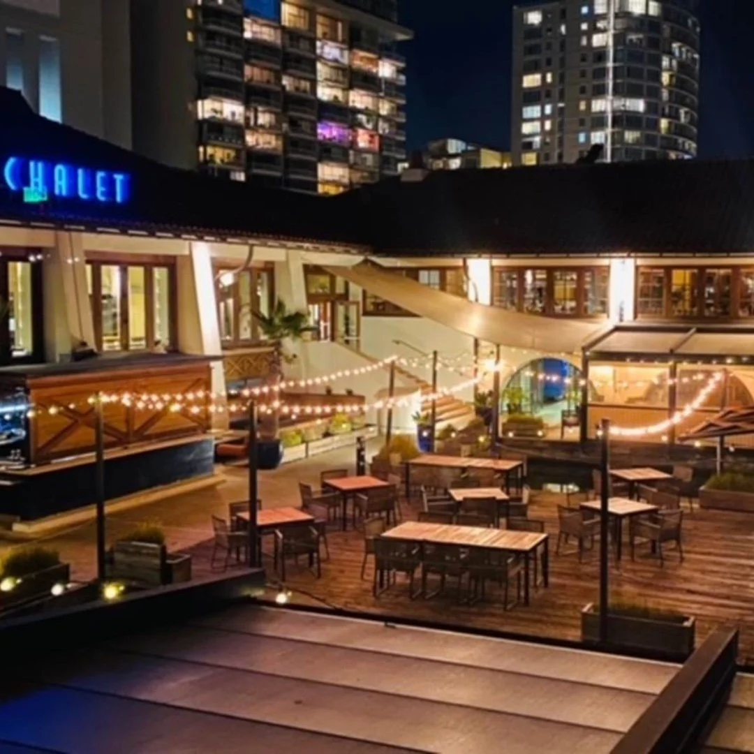 ✨ 𝗠𝗮𝗸𝗲 𝘁𝗵𝗶𝘀 𝗵𝗼𝗹𝗶𝗱𝗮𝘆 𝘀𝗲𝗮𝘀𝗼𝗻 𝗲𝗳𝗳𝗼𝗿𝘁𝗹𝗲𝘀𝘀 ✨

At Lake Chalet on Lake Merritt, your holiday party comes with sparkling waterfront views and unforgettable charm. 🌊🎄
From team celebrations to client dinners, our spaces are th