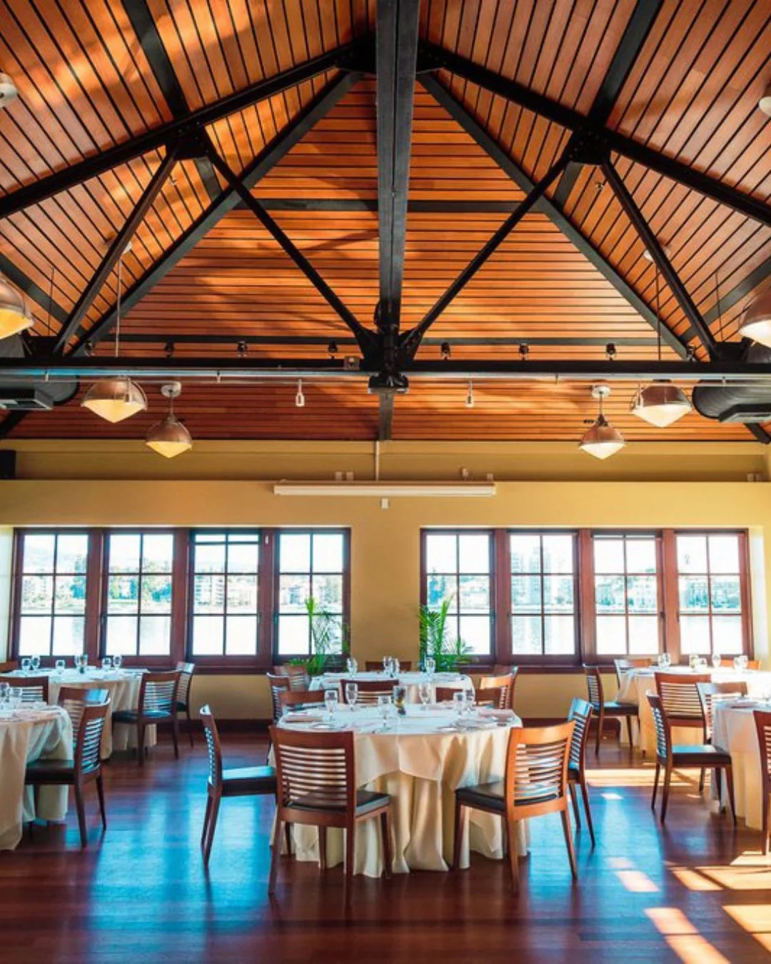 ✨ 𝗠𝗮𝗸𝗲 𝘁𝗵𝗶𝘀 𝗵𝗼𝗹𝗶𝗱𝗮𝘆 𝘀𝗲𝗮𝘀𝗼𝗻 𝗲𝗳𝗳𝗼𝗿𝘁𝗹𝗲𝘀𝘀 ✨

At Lake Chalet on Lake Merritt, your holiday party comes with sparkling waterfront views and unforgettable charm. 🌊🎄
From team celebrations to client dinners, our spaces are th