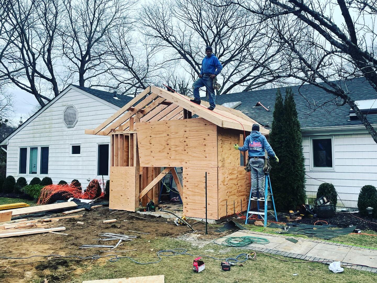 #Spring is for new beginnings with old Amys #entryway #2022 
&bull;
&bull;
&bull;
#architecture #interiors #renovations #whitewashed-brick #vaulted ceiling #framing #foundation #construction #millwork #wallpaper  #interiordesign #portico #goldcoastsp