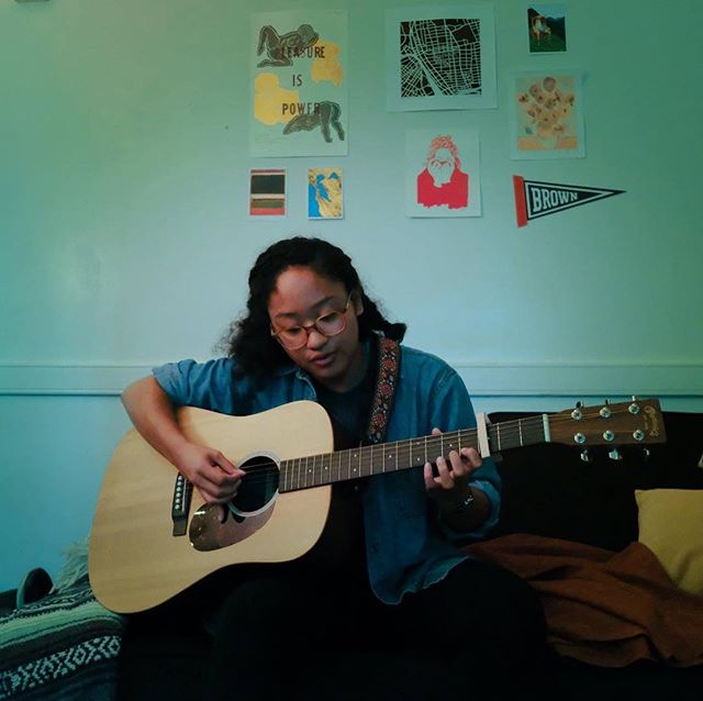 B-SIDE Tent Show Artist Feature: Mako Mendoza!! B-SIDE is thrilled to have Mako (Class of 2021) playing for us this THURSDAY! Mako Mendoza is a indie-folk-pop singer/songwriter from Fredricksburg, VA. You may recognise her from her performance at Vagabond Mag's 'Hot Chocolate' in the Underground earlier this semester. We had the absolute pleasure of getting to sit down with her and talk with her about music, and life in general.
Mako's regular playlists consists of artists such as Bon Inver, Sufjan Stevens, Dr. Dog, The Eagles, Asgeir, and James Vincent McMorrow. Her inspiration mainly comes from the likes of Ben Howard and Gabrielle Aplin.
On writing her own music: "Songwriting is such a good outlet for me because I have a lot of emotions and I hardly ever know how to make sense of them or how to disentangle them from the mess they are in my head. Picking those feelings apart into manageable pieces and turning them into some kind of art just makes me feel so much lighter and so much more -- I don't want to say 'in control' because that's not exactly it -- but so much more in harmony with whatever it is that I'm feeling. I thinking I would implode if I didn't have this outlet." Come see this talented and radiant person perform at 7:30pm this Thursday on Simmons Quad!!! TENT SHOW COUNTDOWN: 2 DAYS!!!!