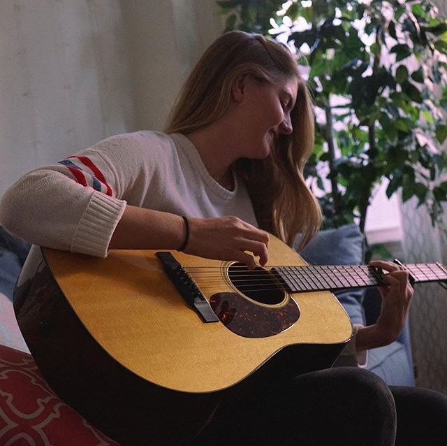 B-SIDE Tent Show Artist Feature: Drew Wendel!!! Meet class of 2019 singer/songwriter Drew Wendel!! B-SIDE spent an afternoon with Drew and got the chance to listen to some of her incredible originals, which you all will get the honor of hearing if you come through Simmons to see her perform on Thursday night!!! A prolific songwriter and lyricist, we asked Drew about her introduction to songwriting as well as her process: "I actually didn’t start writing until high school, although I’ve been playing guitar and singing since I was in 5th grade. I think my writing process often starts with a feeling, and the songs become a story about that feeling." In terms of songwriting inspiration, “I’ve been obsessed with Maggie Rogers for a while. Matt Corby is also definitely a big influence." Come join us and hear Drew’s originals this Thursday night on Simmons Quad!! TENT SHOW COUNTDOWN: 2 DAYS