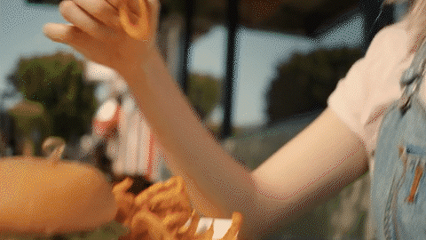 Jordan Mizrahi Director's Reel-low.gif