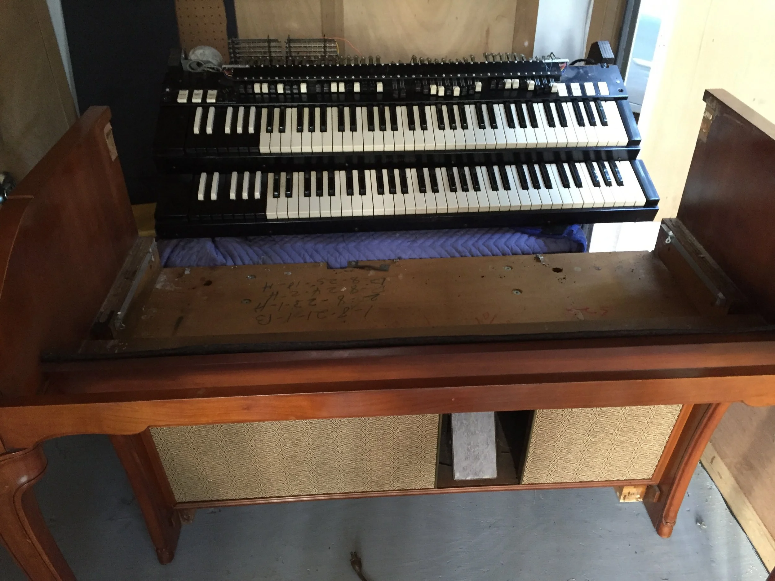 The organ had numerous playing problems as well. Rather than troubleshoot and repair or replace all the faulty components, I decided to completely replace everything all at once with the innards from this great sounding, lightly used Hammond A-102. 