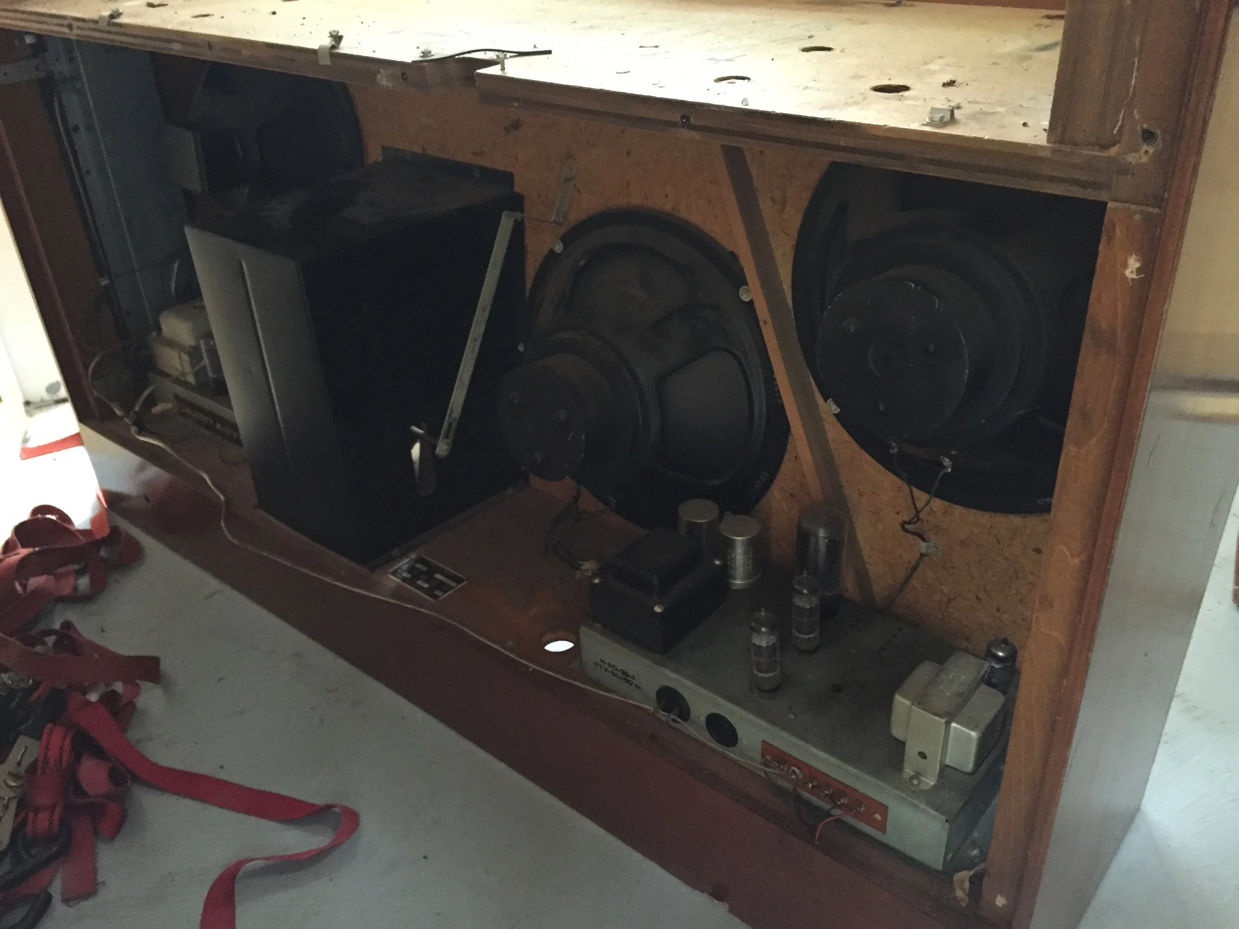 I decided to make a speaker cab out of the three vintage woofers, the two internal tube amps, and spring reverb, since it was such a sweet sounding system.