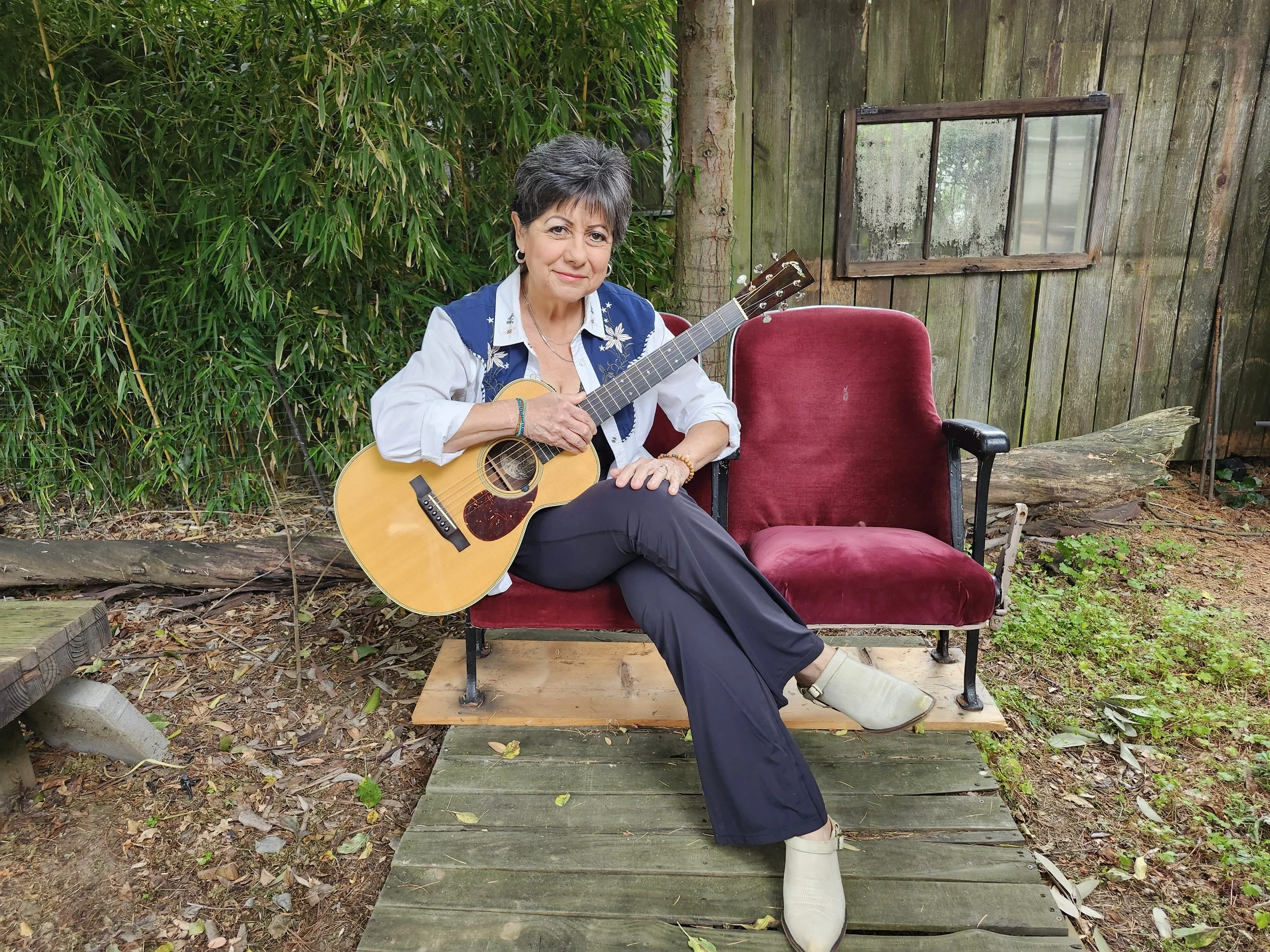 Tish Hinojosa 1 - credit Anny Celsi.jpg