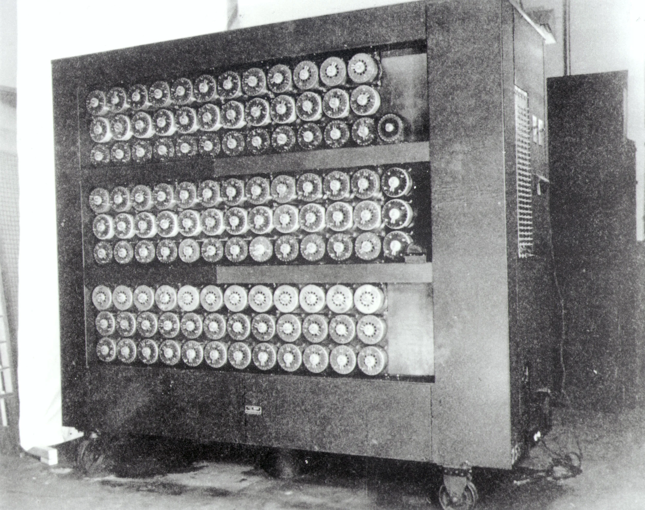 Front-of-a-bombe-code-breaking-machine-at-Bletchley-Park.jpg