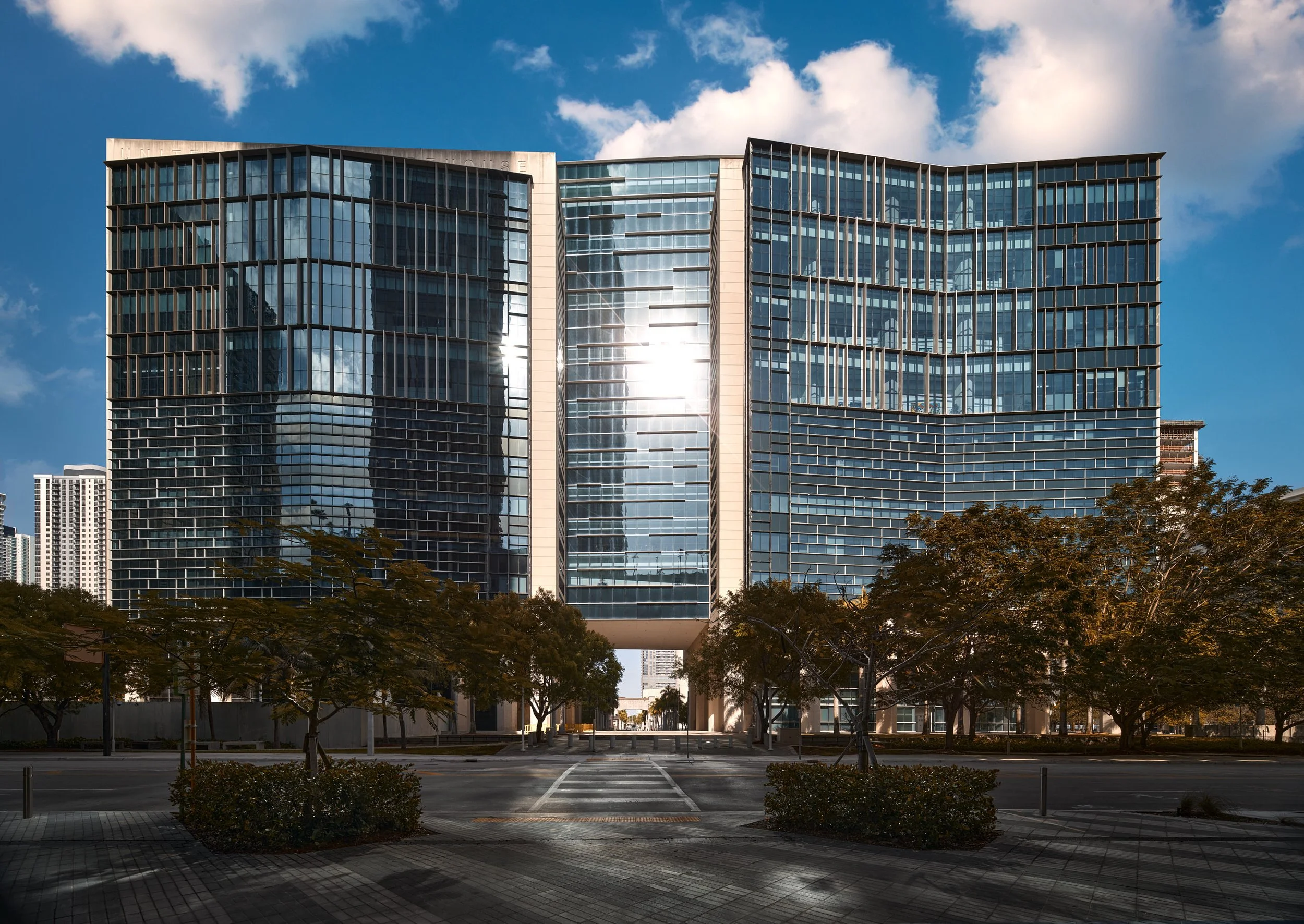 Architectural photo of the Wilkie D. Ferguson Jr. U.S. Courthouse in Downtown Miami, designed by Arquitectonica. A striking modern federal building featuring mirrored glass and twin tower symmetry. Photographed by Miami-based architectural photograph