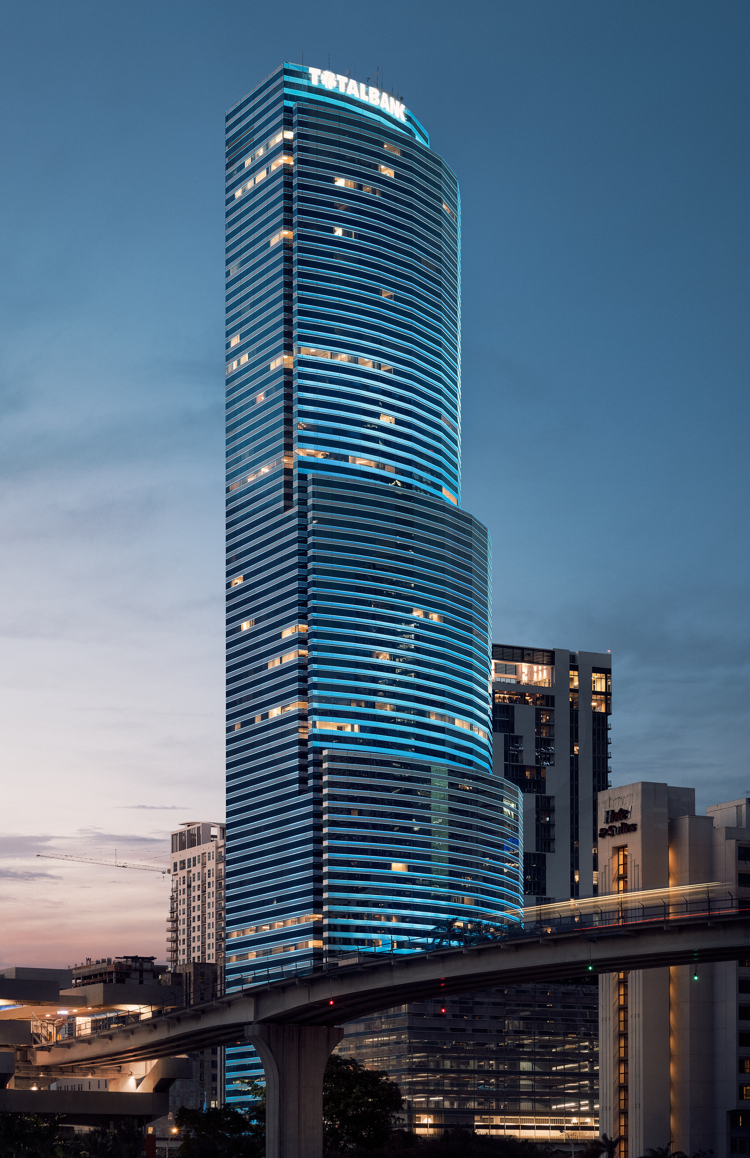 Miami Tower: Miami, FL