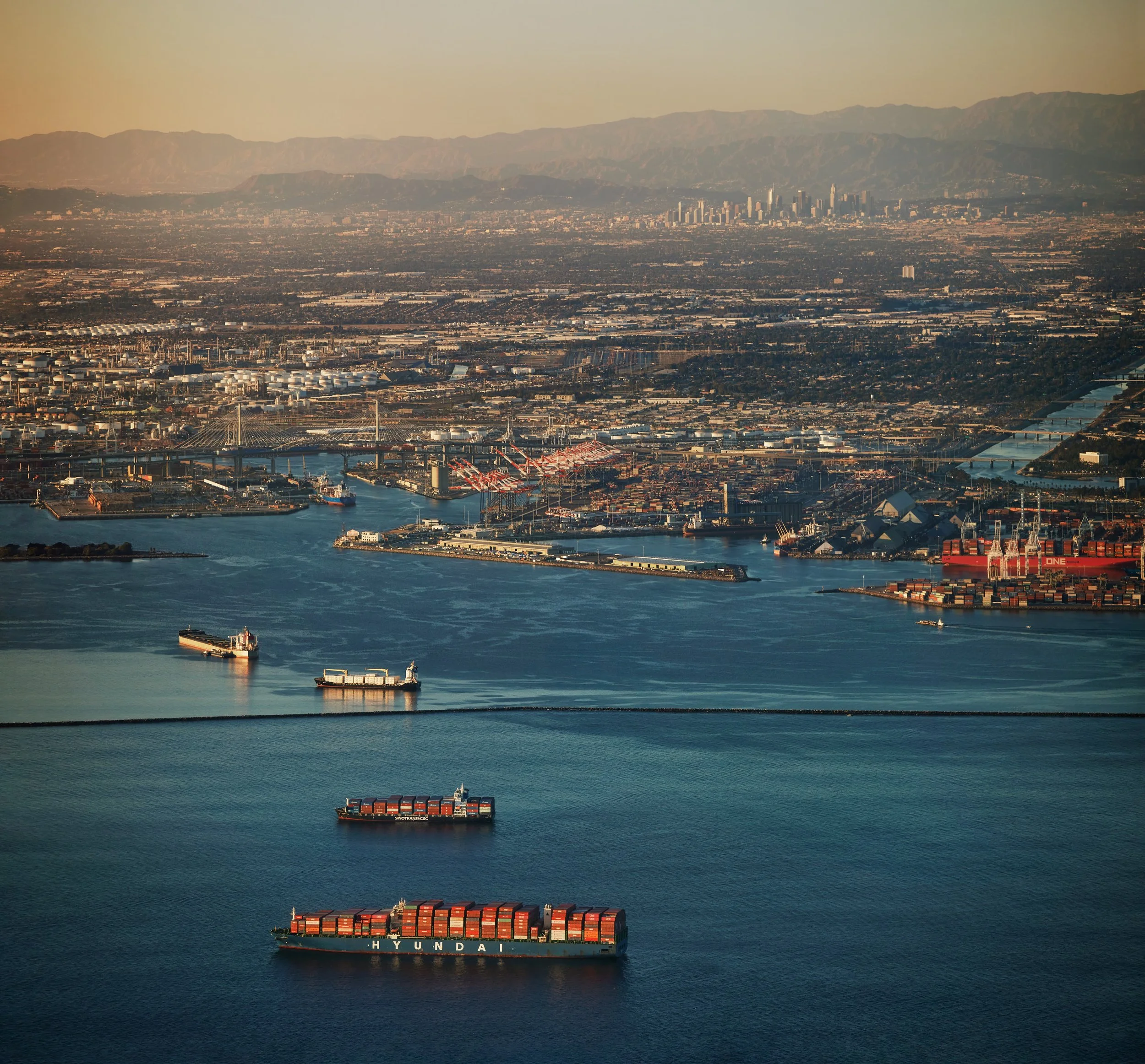 Miami-cargo-ship-photographer-Port-of-los-angeles-coivd-supply-chain-crisis.jpg