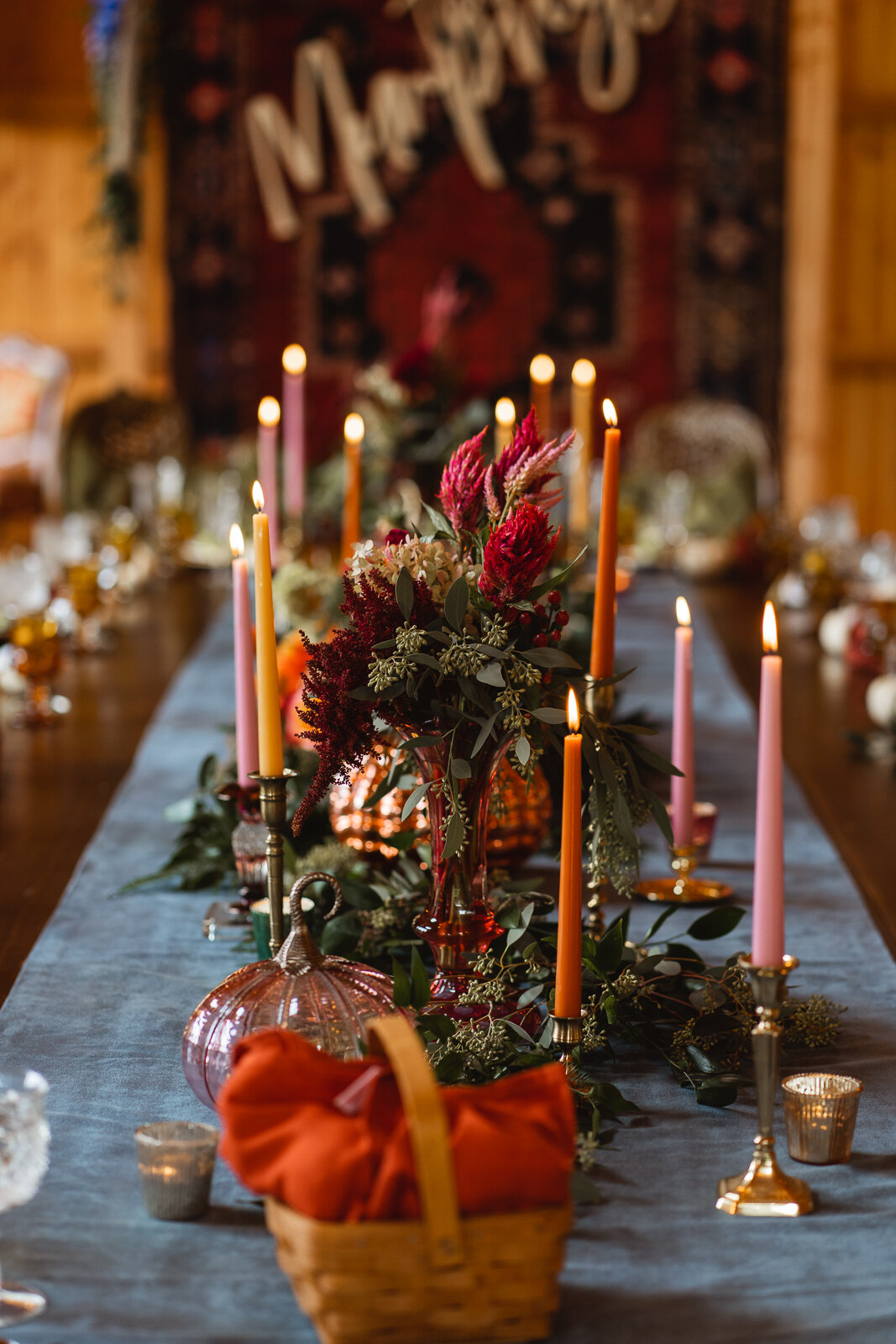 fall-barn-wedding-table-decor.jpg