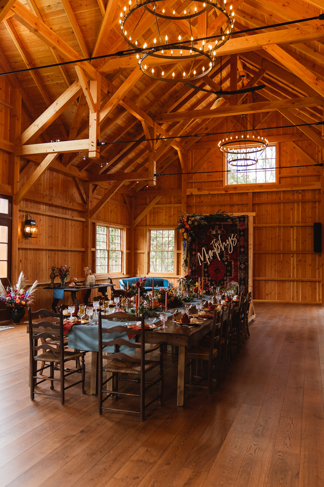 fall-intimate-barn-wedding.jpg