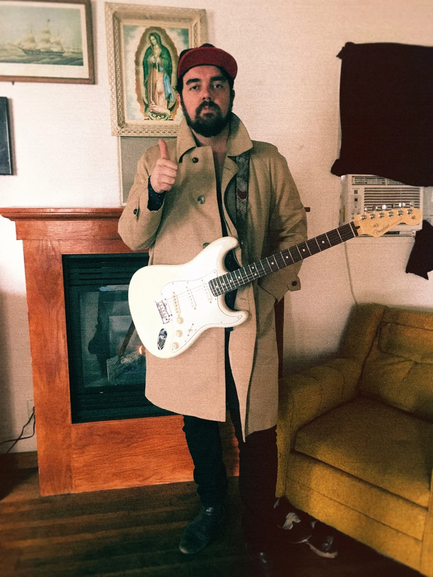 Thumbs up for rock and roll 
.
.
.
.
#fender #andyclockwise #music #losangeles #recordingstudio