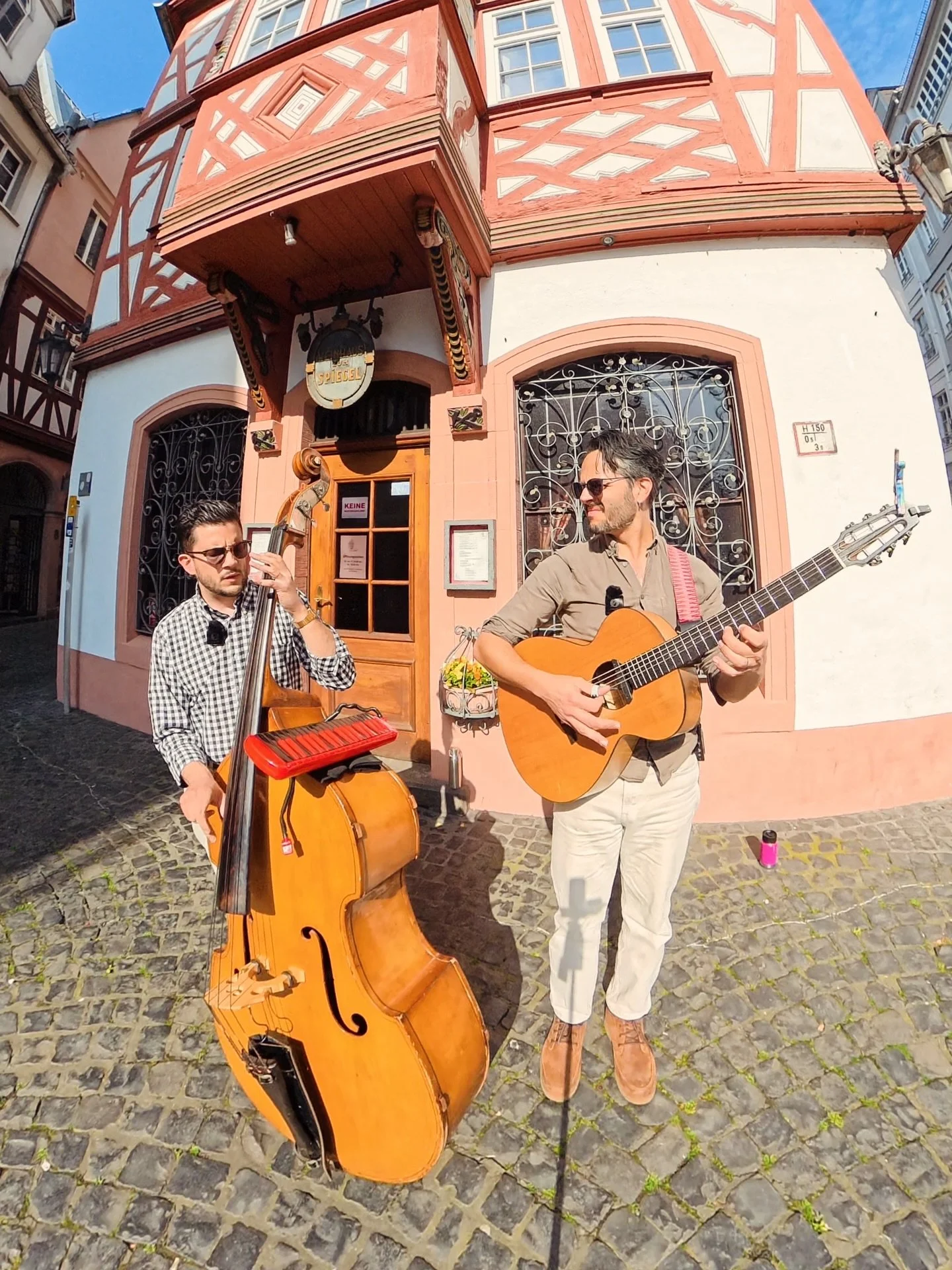 Terrorising the streets of @stadt_mainz with good vibes and harmony since 2018! #busking #doublebass #acoustic