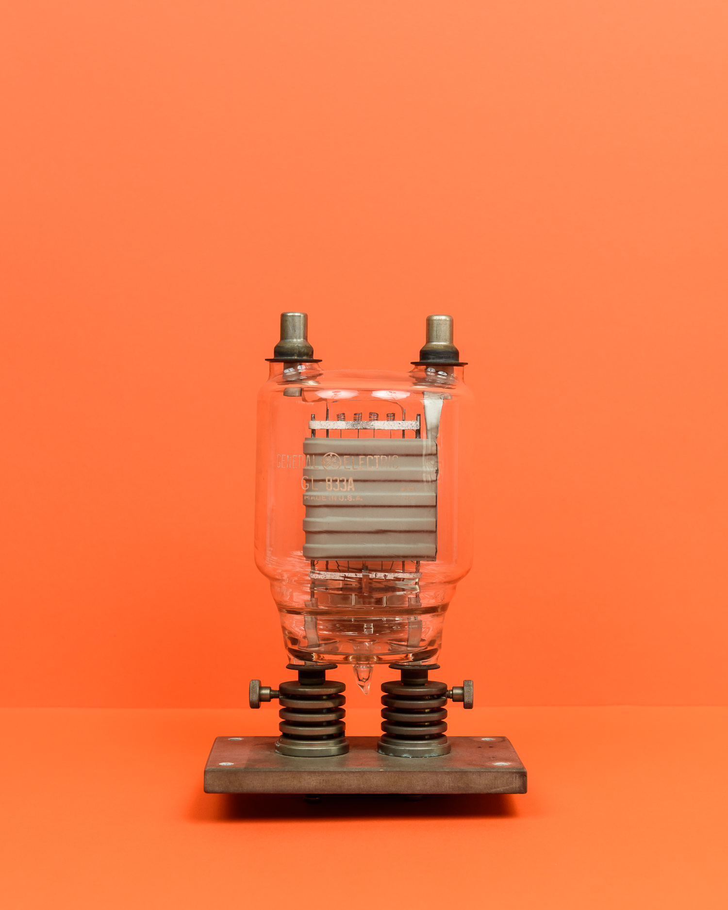  Vacuum tube: General Electric GL-833A, Triode 