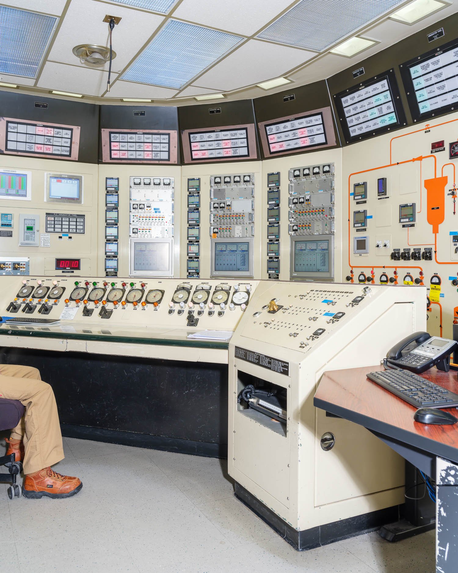 Control Room at The High Flux Isotope Reactor 