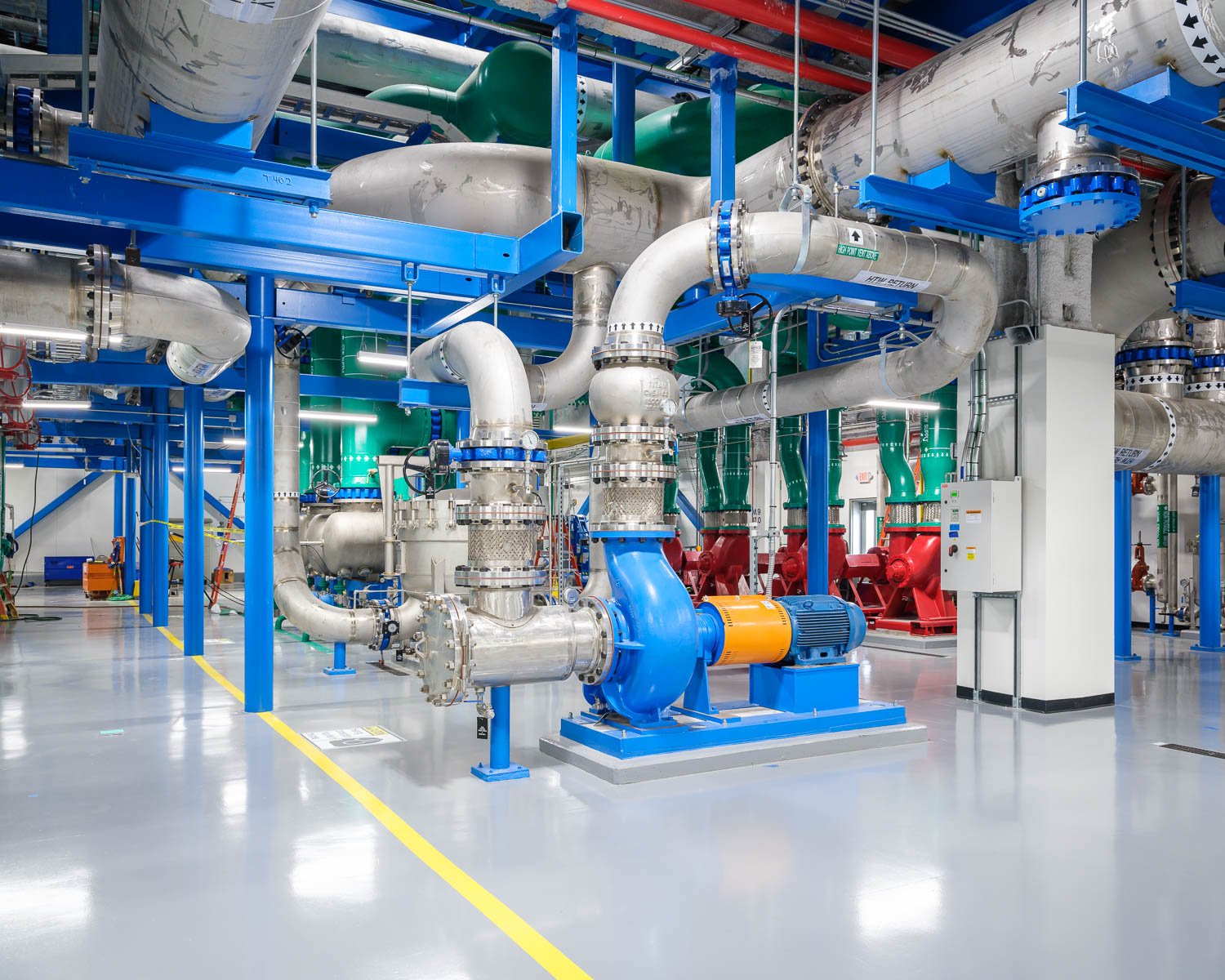  Cooling system for Frontier. To cool the system, ORNL constructed a new mechanical plant featuring a high-temperature (32°C) cooling water system with a total system volume of around 385,000 litres of water. Shown here is one of the 350-horsepower p