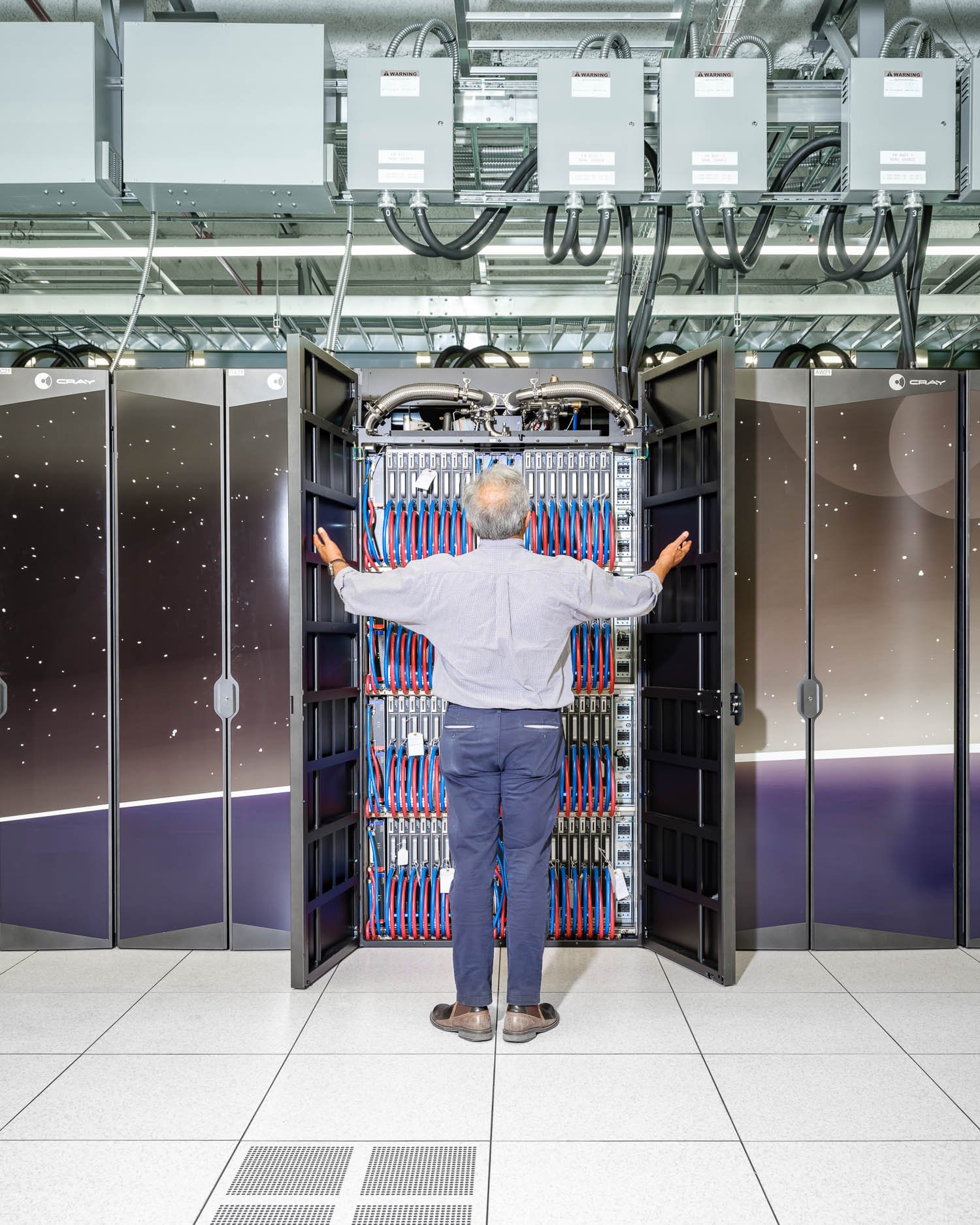  Thomas Zacharia, former director of ORNL in front of Frontier, the fastest supercomputer in the world. Frontier is also the world’s first supercomputer to break the performance barrier known as exascale, a threshold of a quintillion calculations per