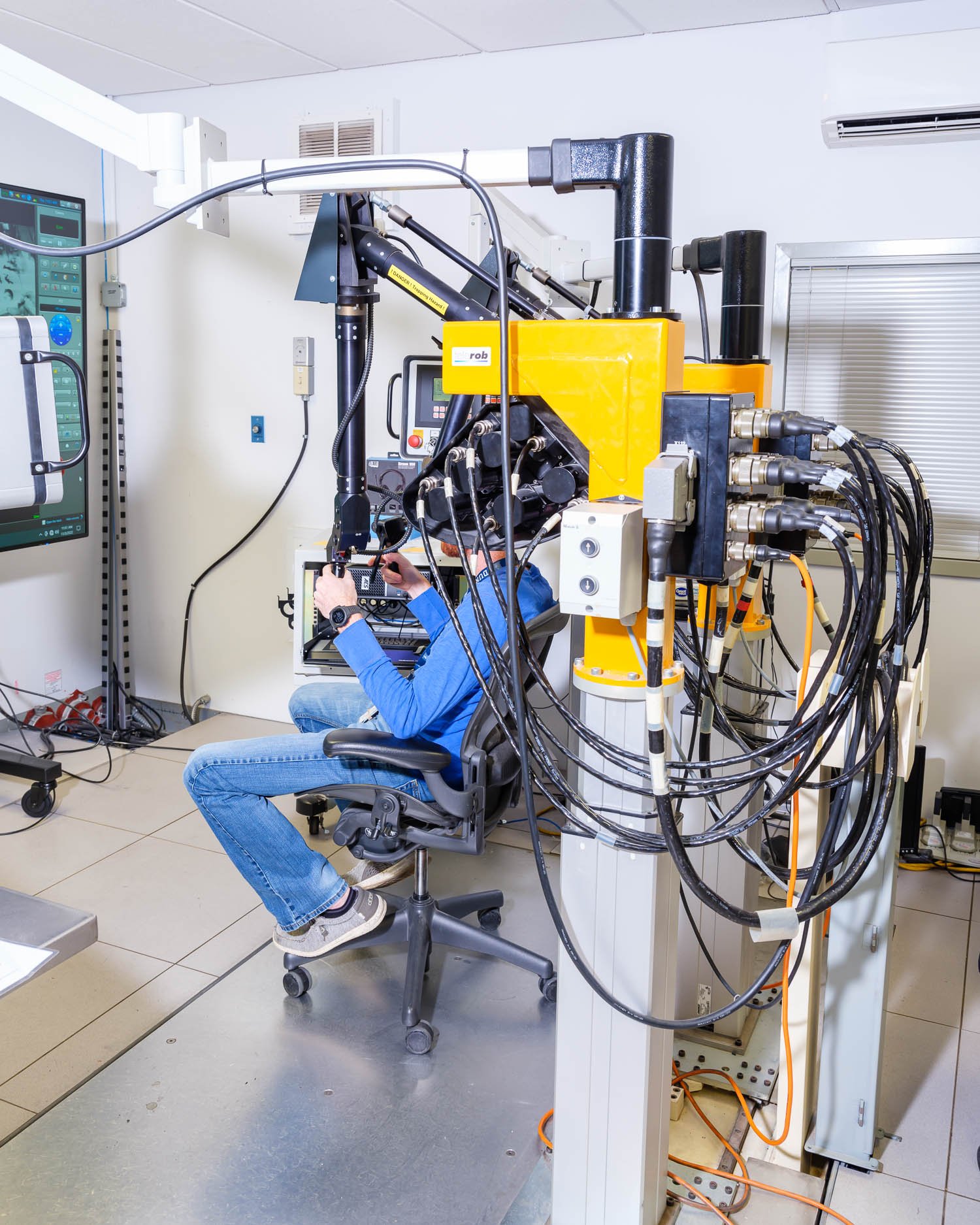  Remotely operating arms in a hot cell at the Spallation Neutron Source 