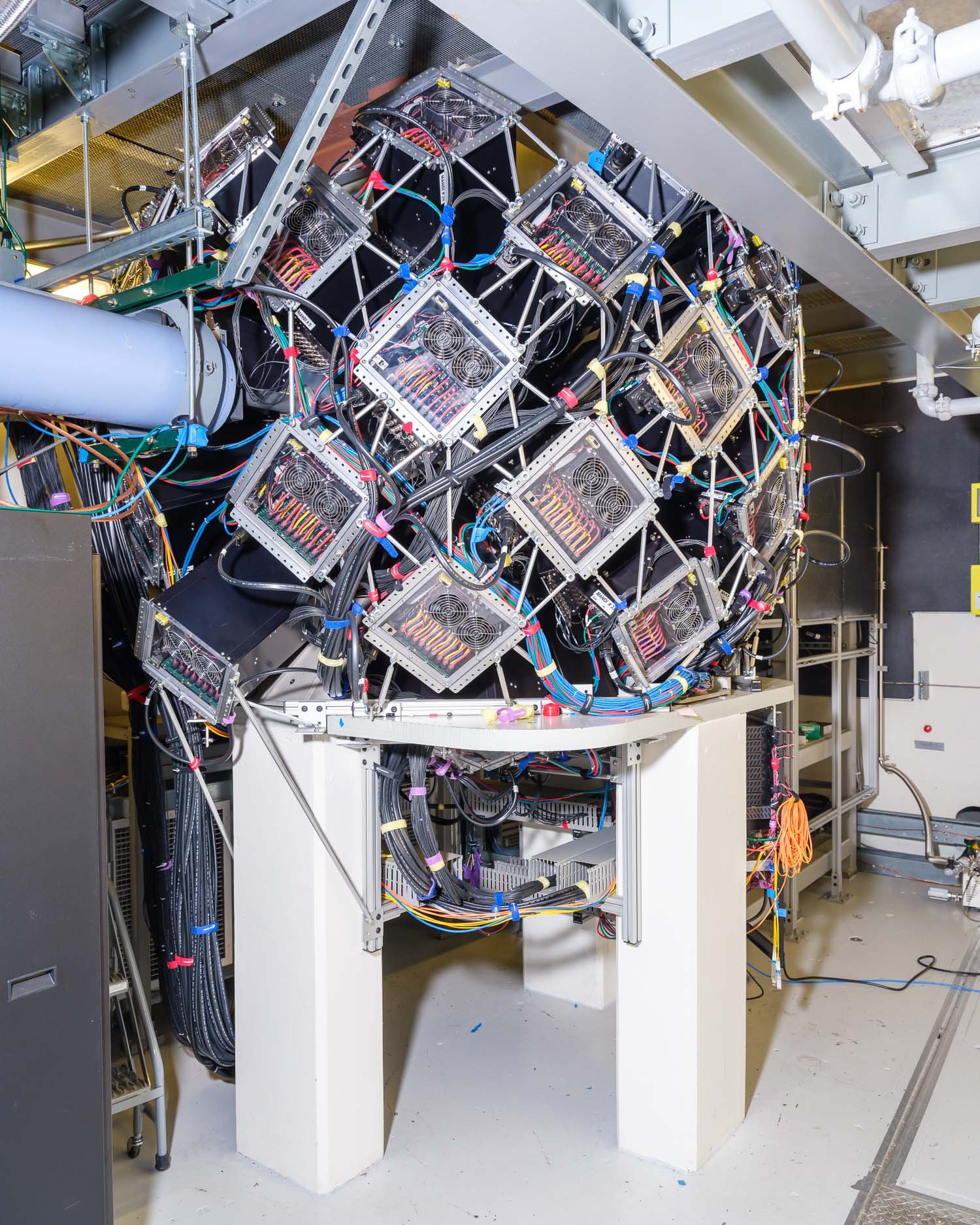  The macromolecular neutron diffractometer, called MaNDi, at the SNS facility at Oak Ridge National Laboratory is designed to study biological materials such as enzymes, protein drug complexes, and membrane proteins. The samples are lowered into the 
