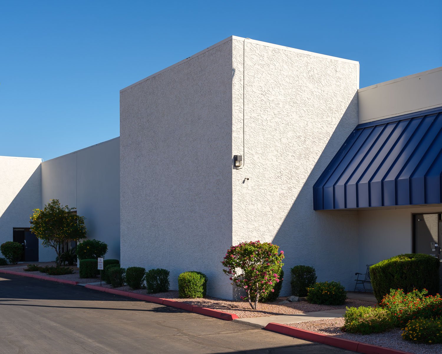  Exterior of Alcor building in Scottsdale, AZ 