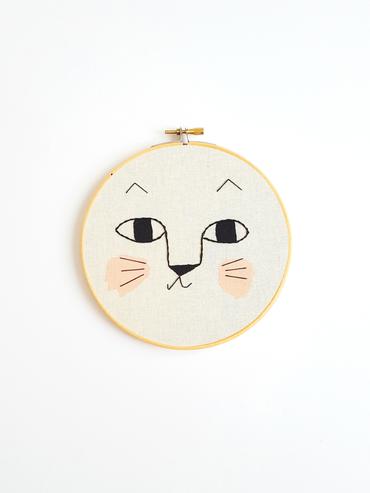 Em_Gato_01_370x.jpg
