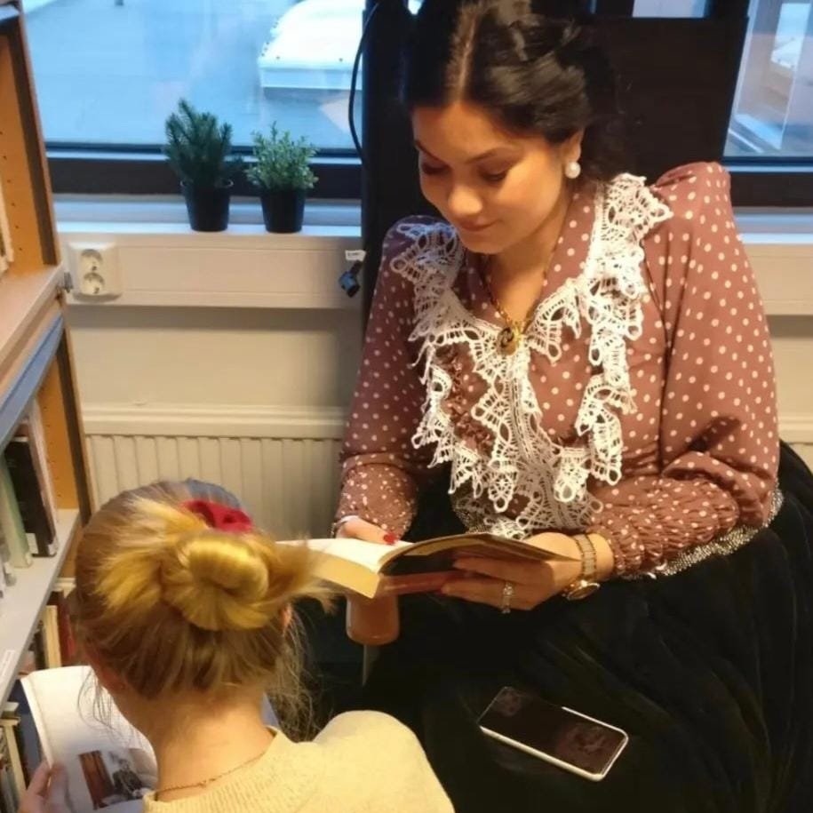 Jemina haluaa rohkaista nuoria romaninaisia teologian opiskelun pariin