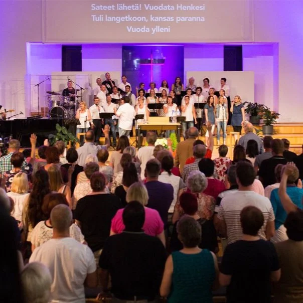 Sateet lähetä goes Iso Kirja