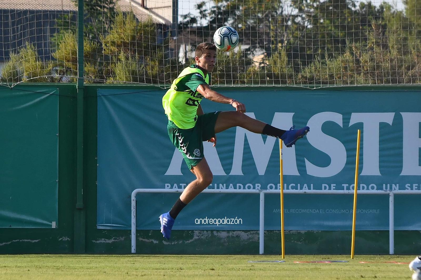 Felipe training with Elche’s first team, signing up to our Spanish football academy could earn you a pro football trial