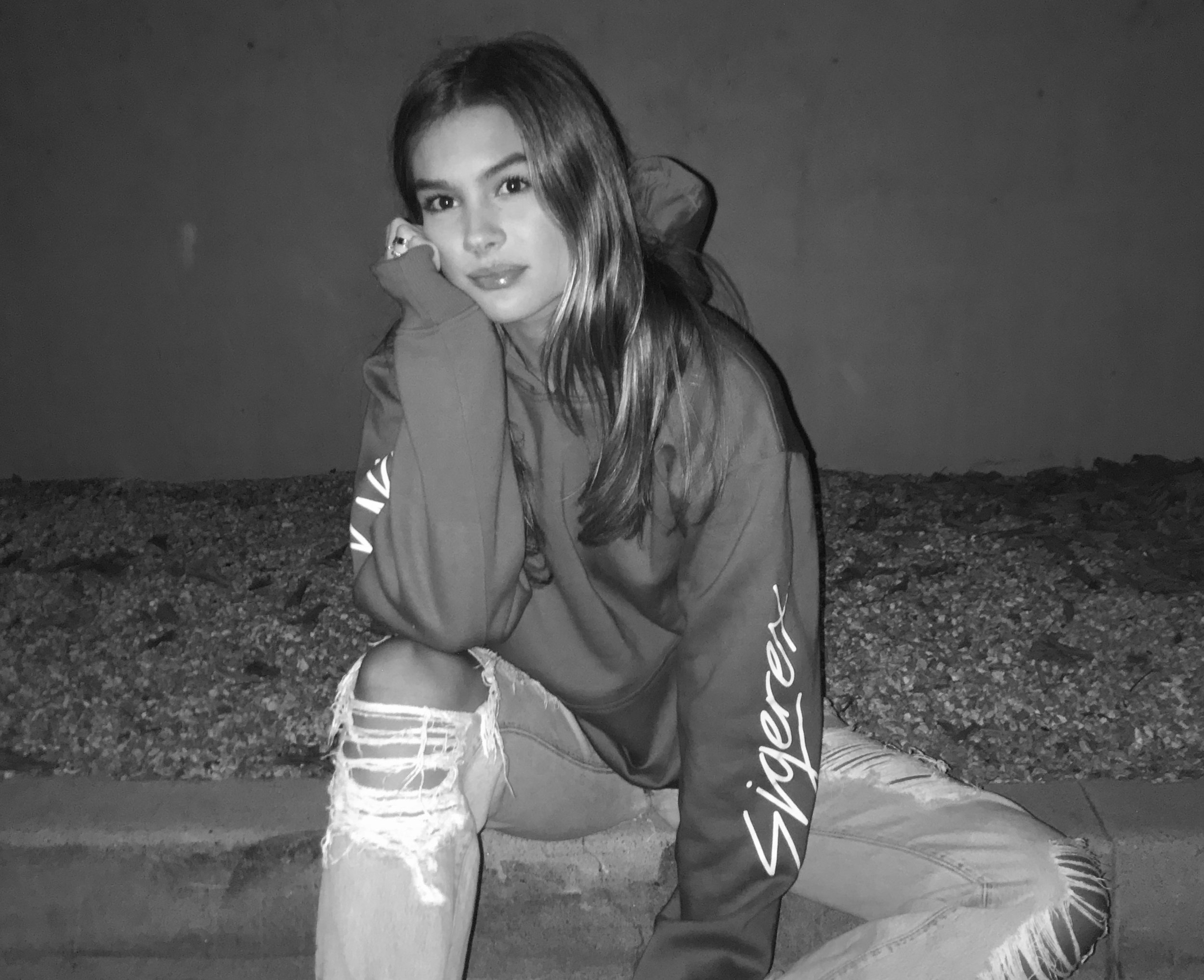 BANANA IN RED SIGEREX. HOODIE