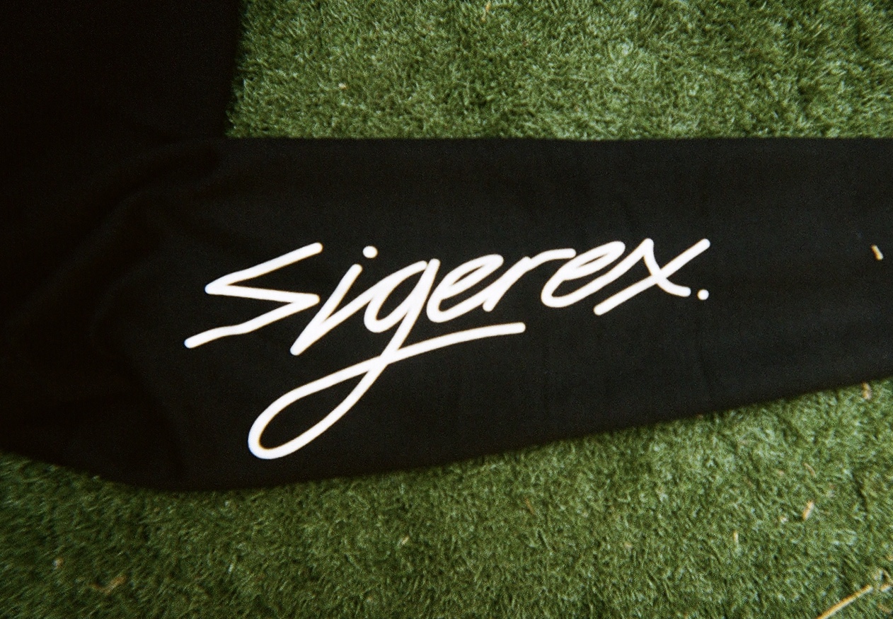 SEASON 2 BLACK SIGEREX. HOODIE