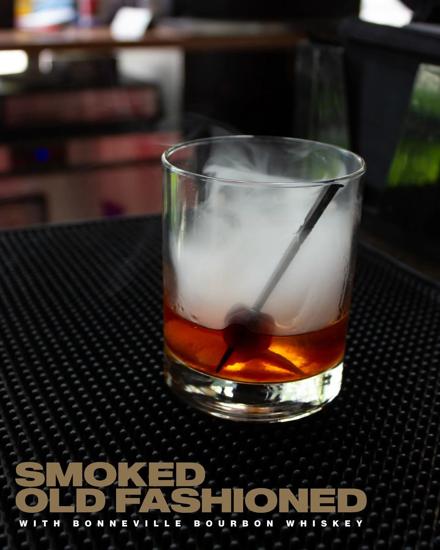 Take a favorite cocktail up a notch with a modern twist, this Smoked Old Fashioned takes your basic old fashioned libation to a whole new level 🥃
.
.
.
.
.
#saltflatsspirits #silver #bonneville #winner #saltflatsbrewingcompany #worldspirits #2024 #s