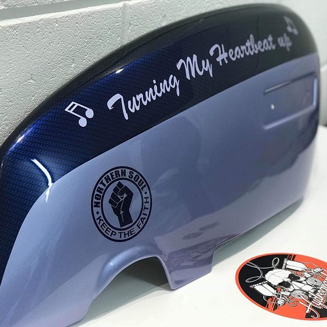 Great pic of the lambretta side panels💧